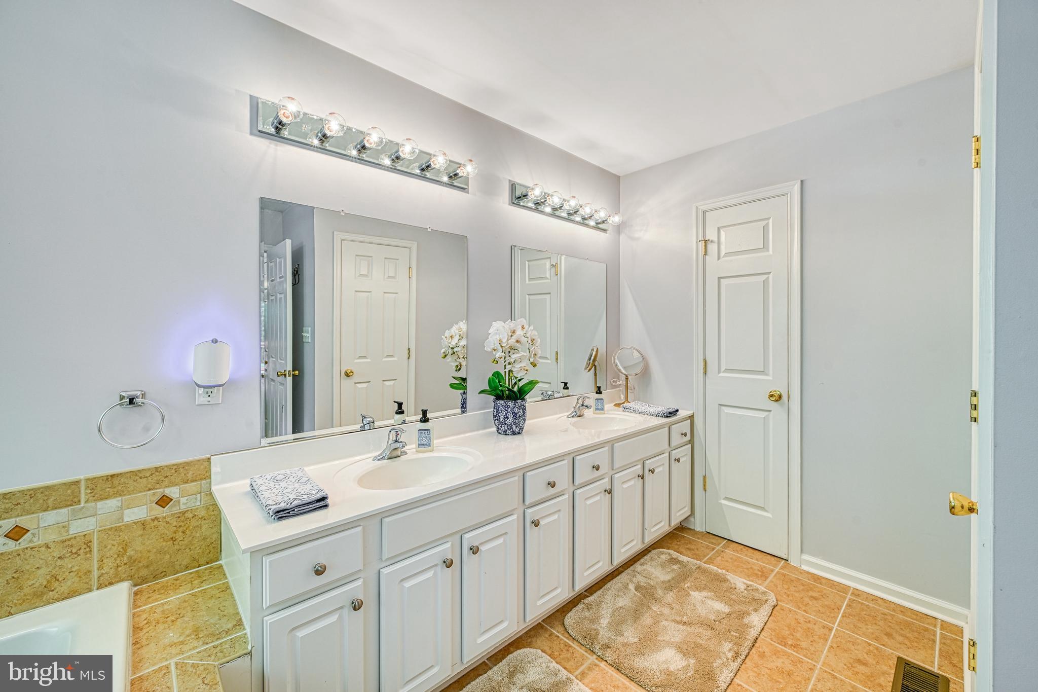 VALENTINE WOODS - Residential