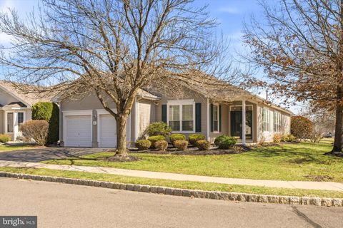 31 HARRINGTON DRIVE COLUMBUS NJ 08022