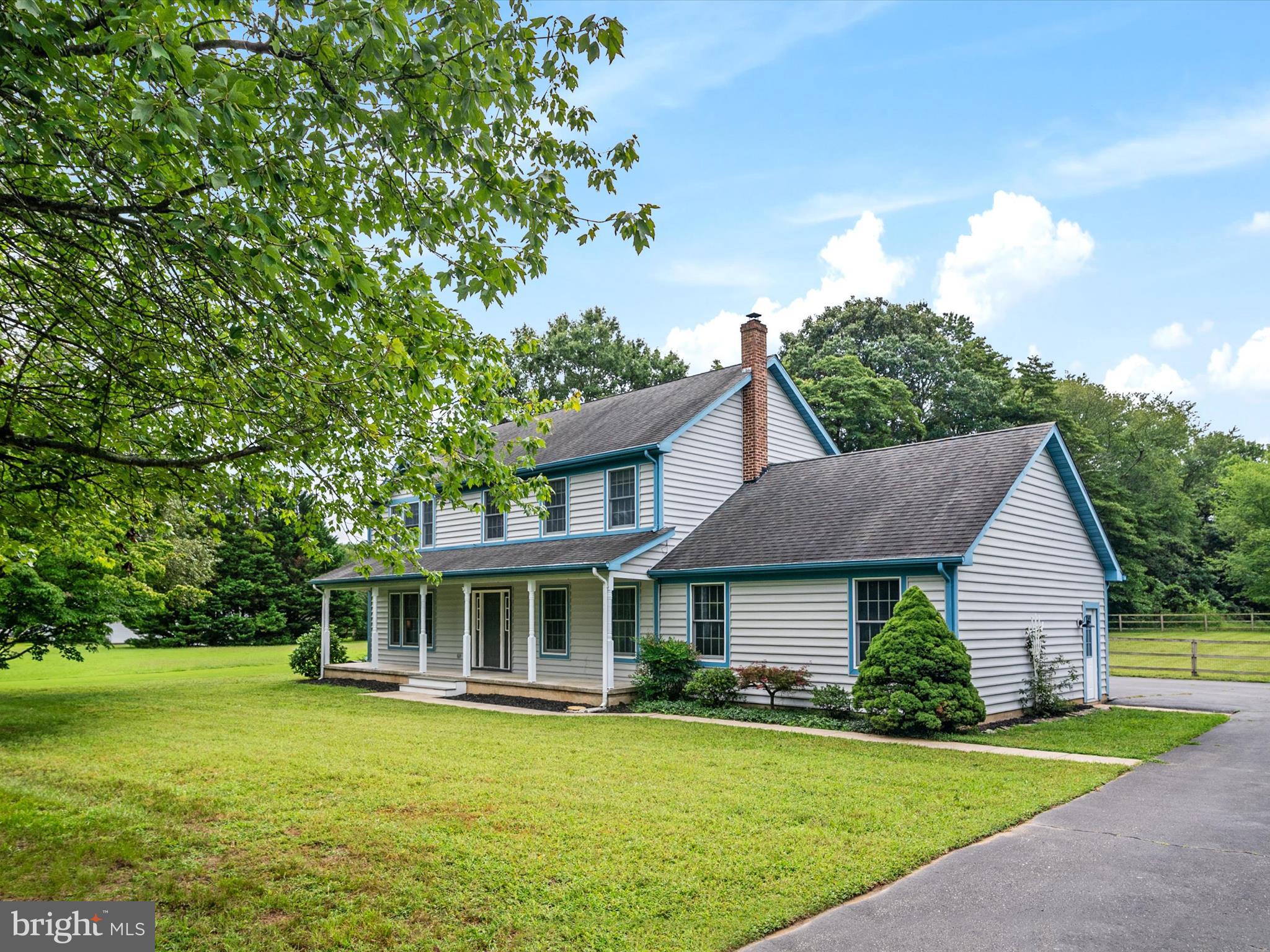 218 LAKESIDE DRIVE