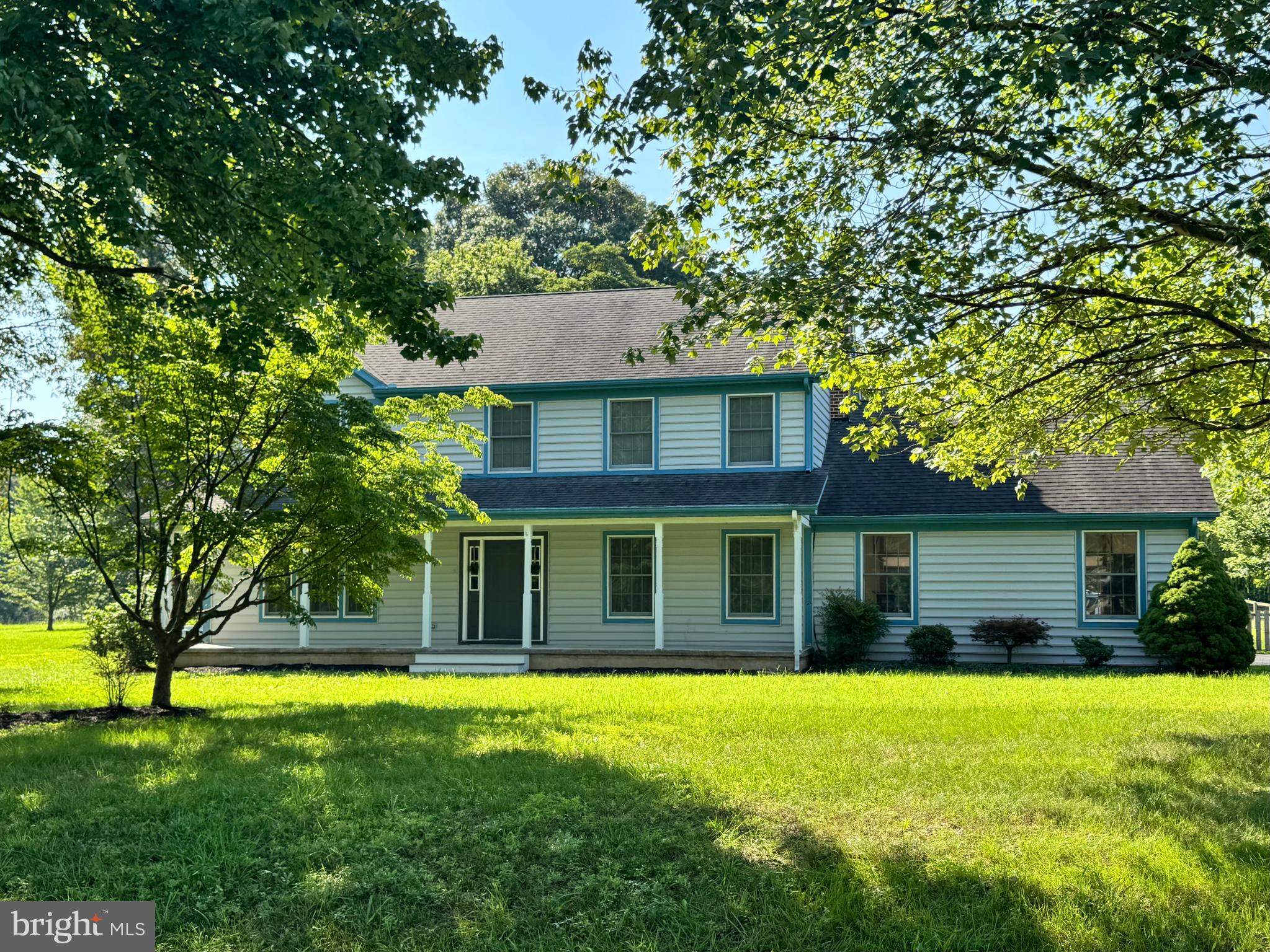 218 LAKESIDE DRIVE