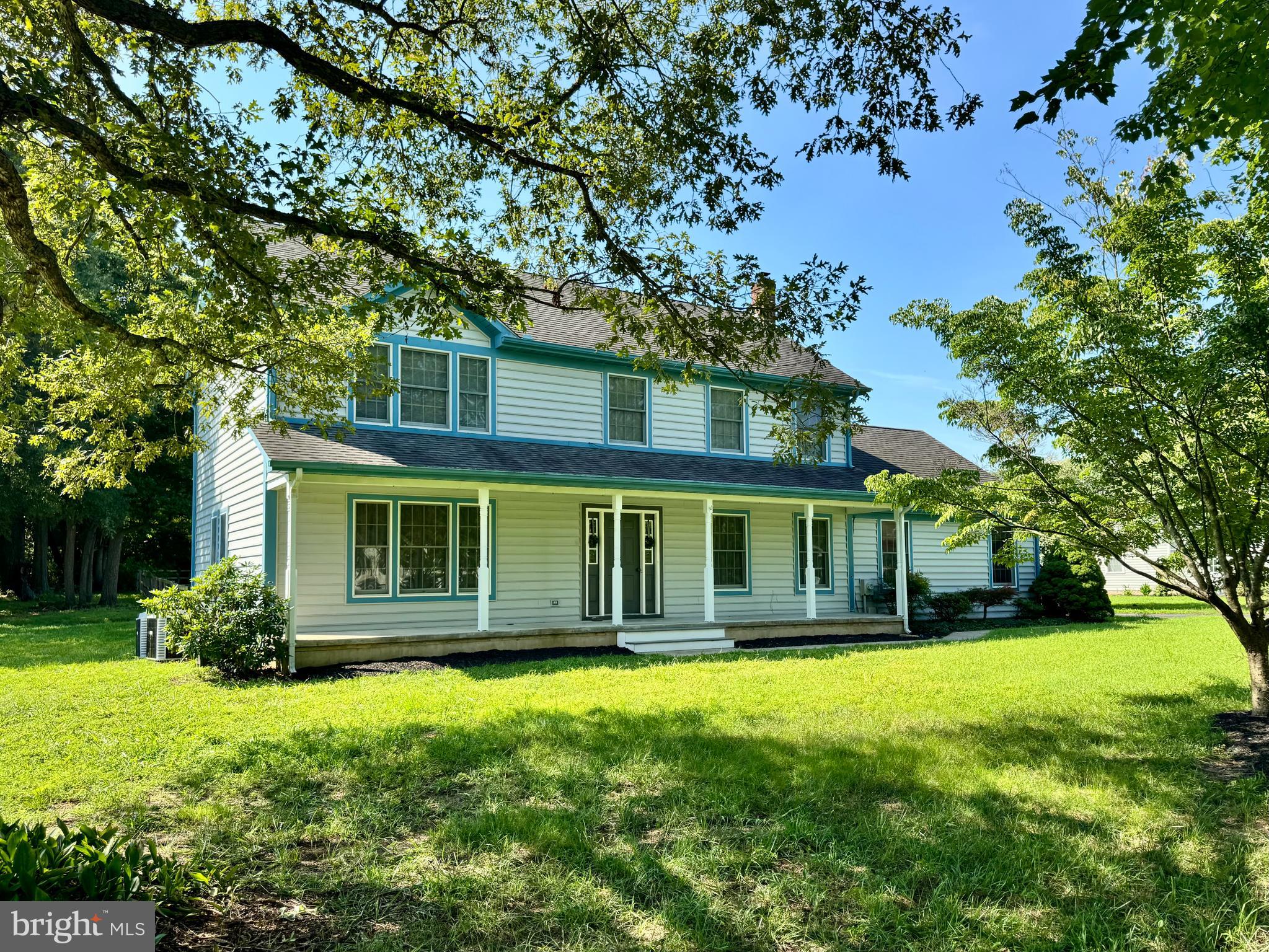 218 LAKESIDE DRIVE
