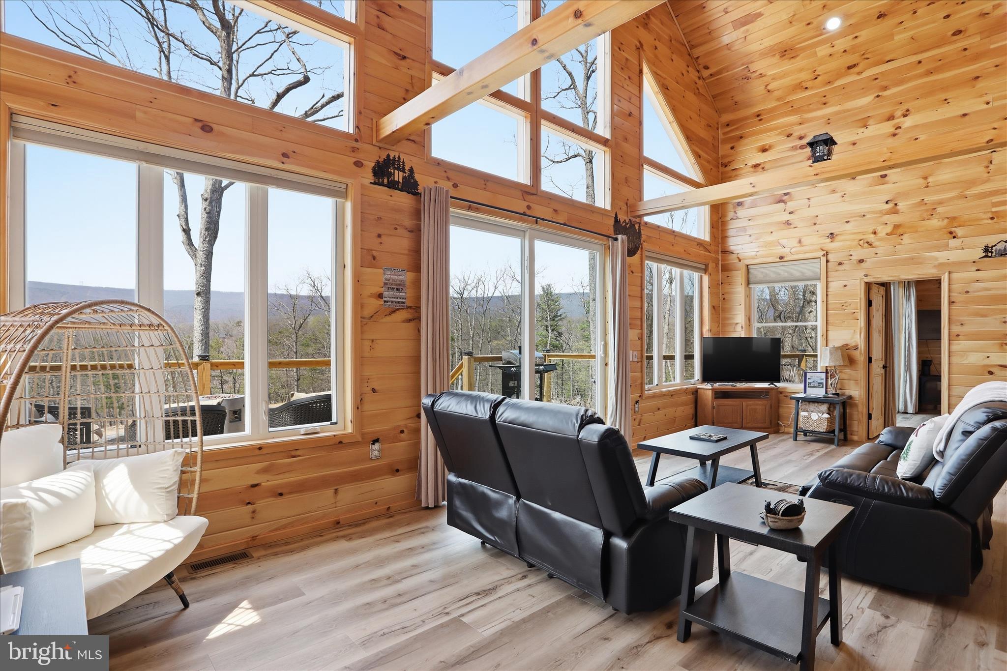 COLONIAL VILLAGE - Residential