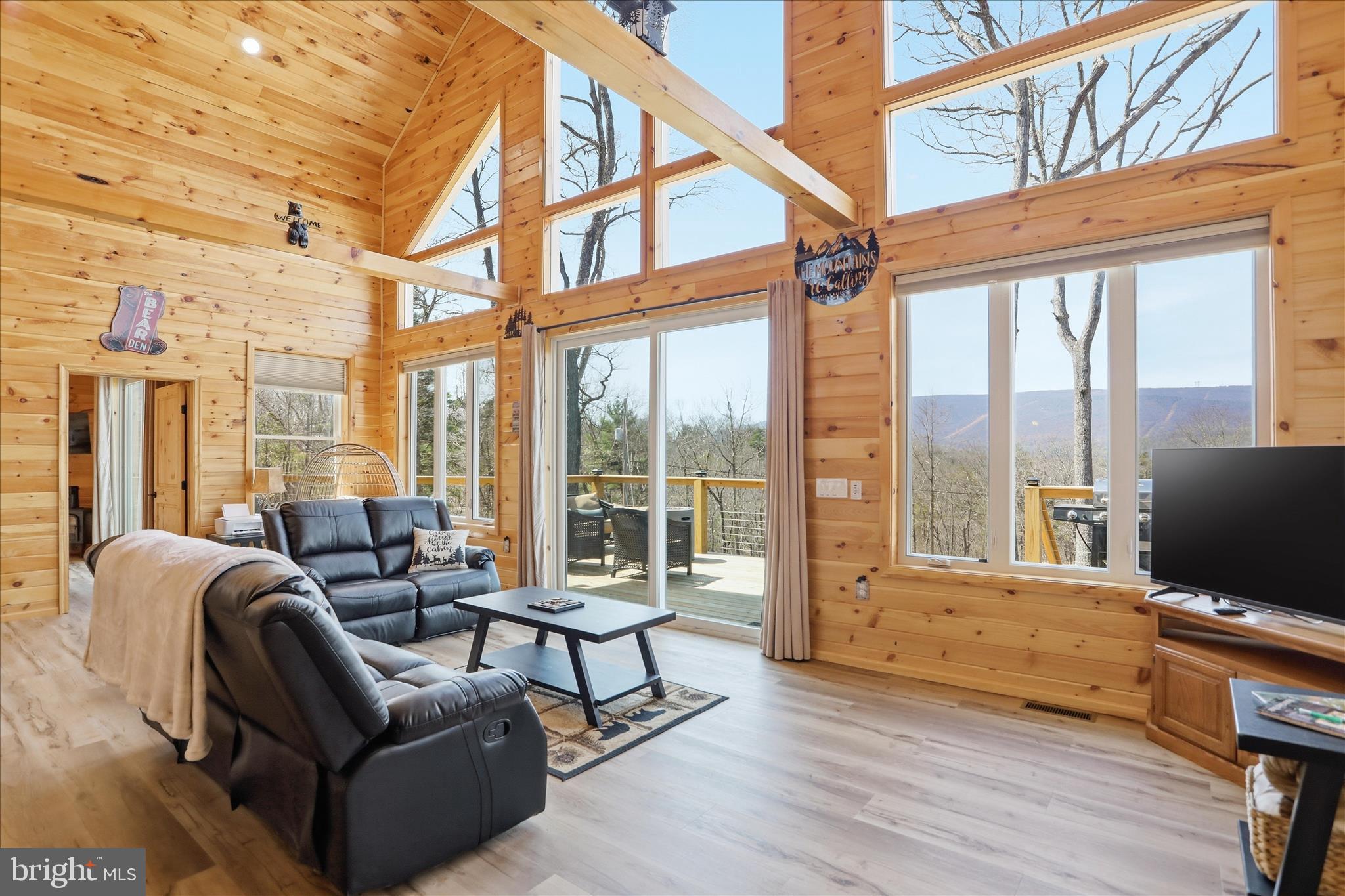 COLONIAL VILLAGE - Residential