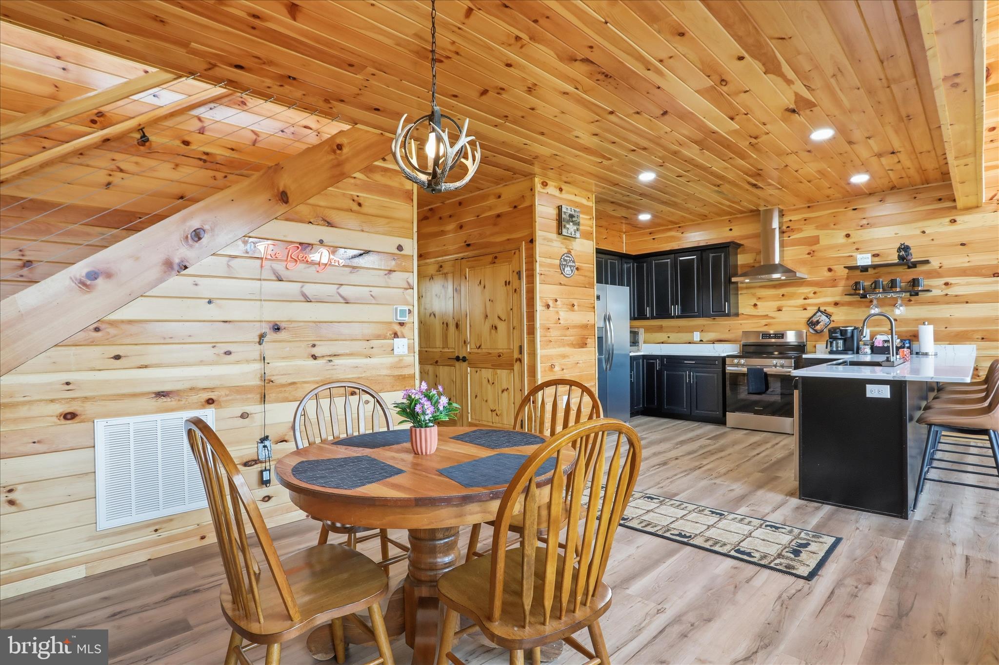 COLONIAL VILLAGE - Residential