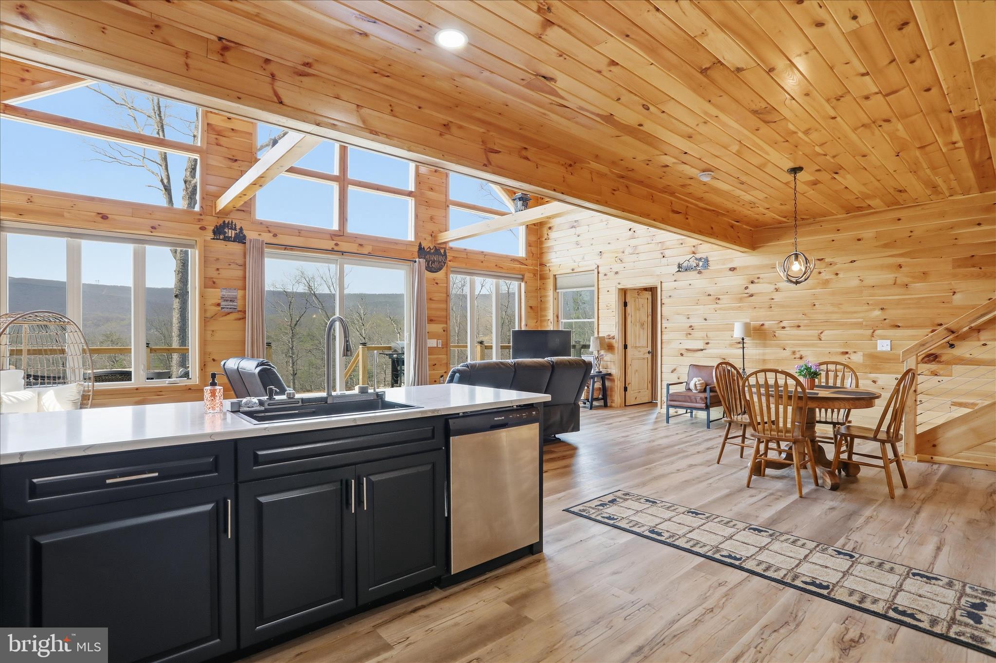 COLONIAL VILLAGE - Residential