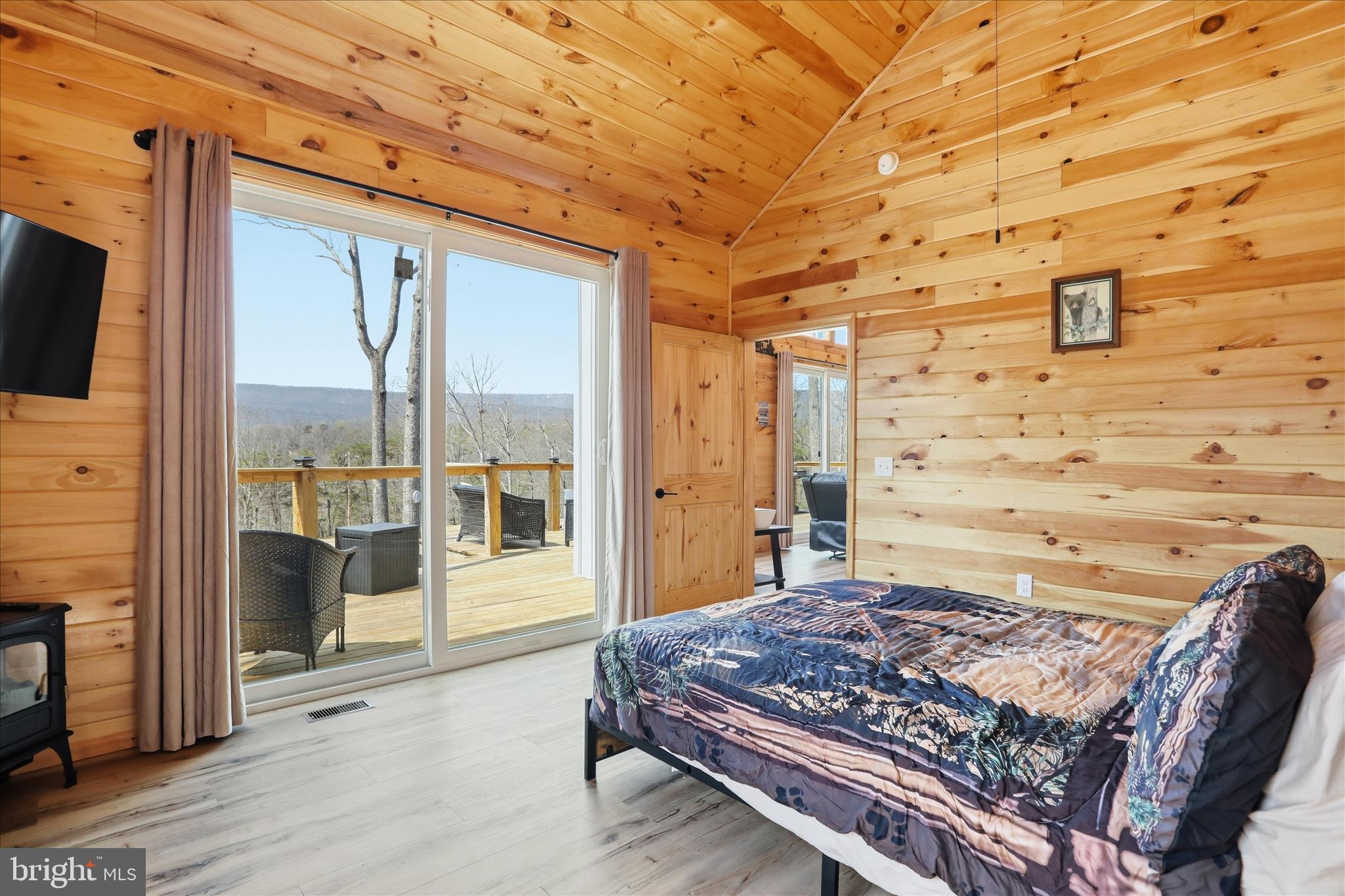 COLONIAL VILLAGE - Residential