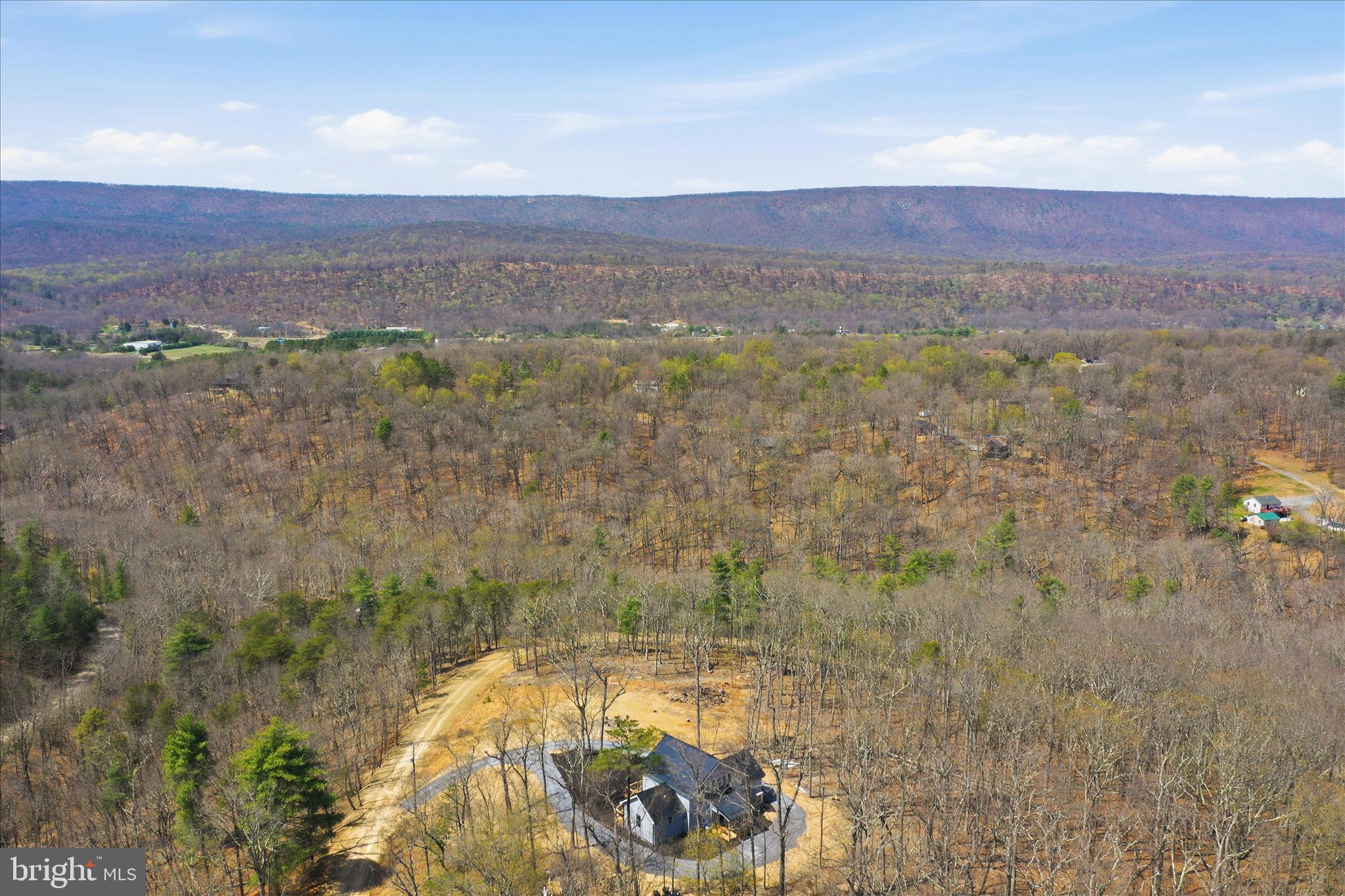 COLONIAL VILLAGE - Residential