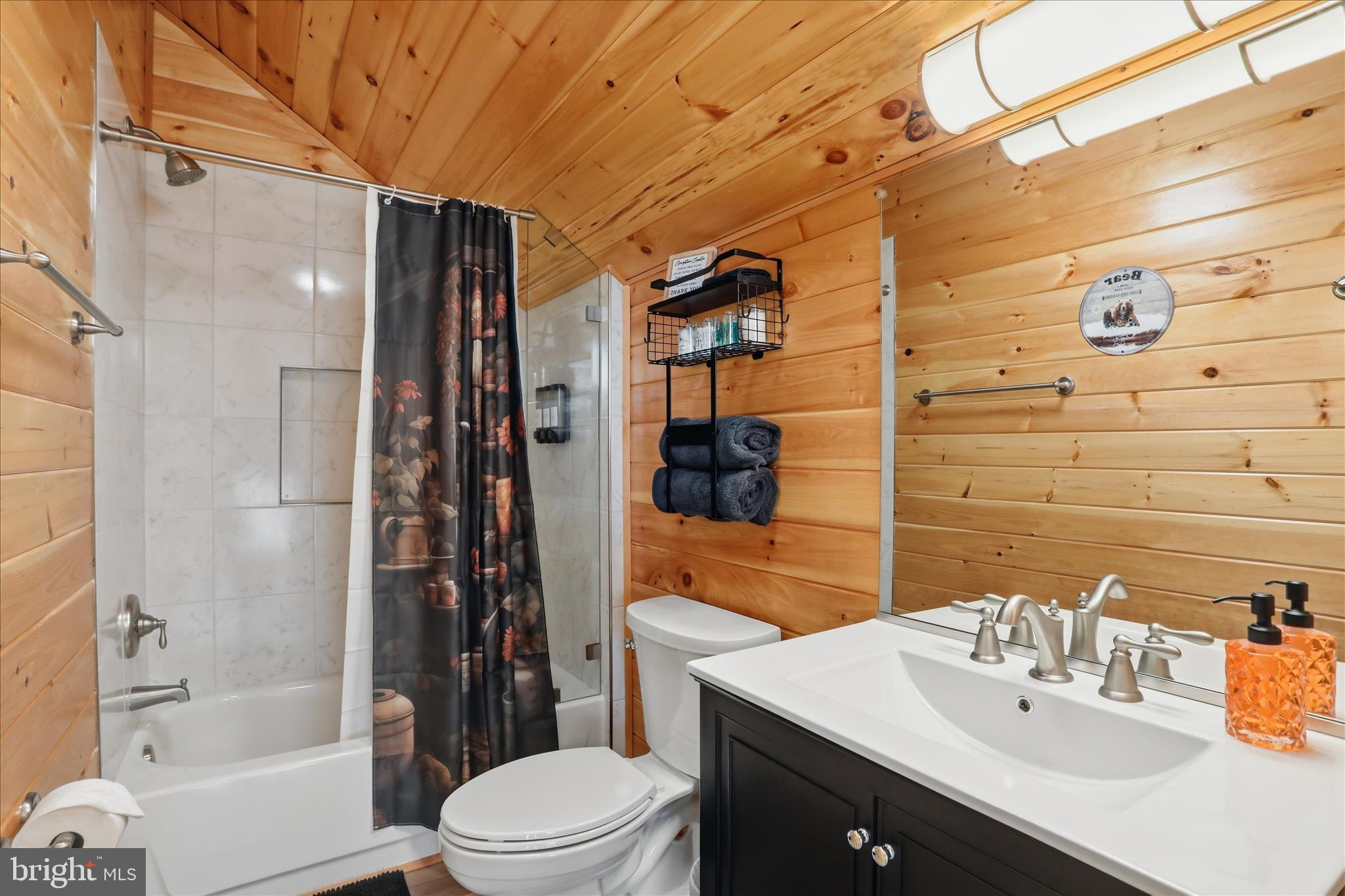 COLONIAL VILLAGE - Residential