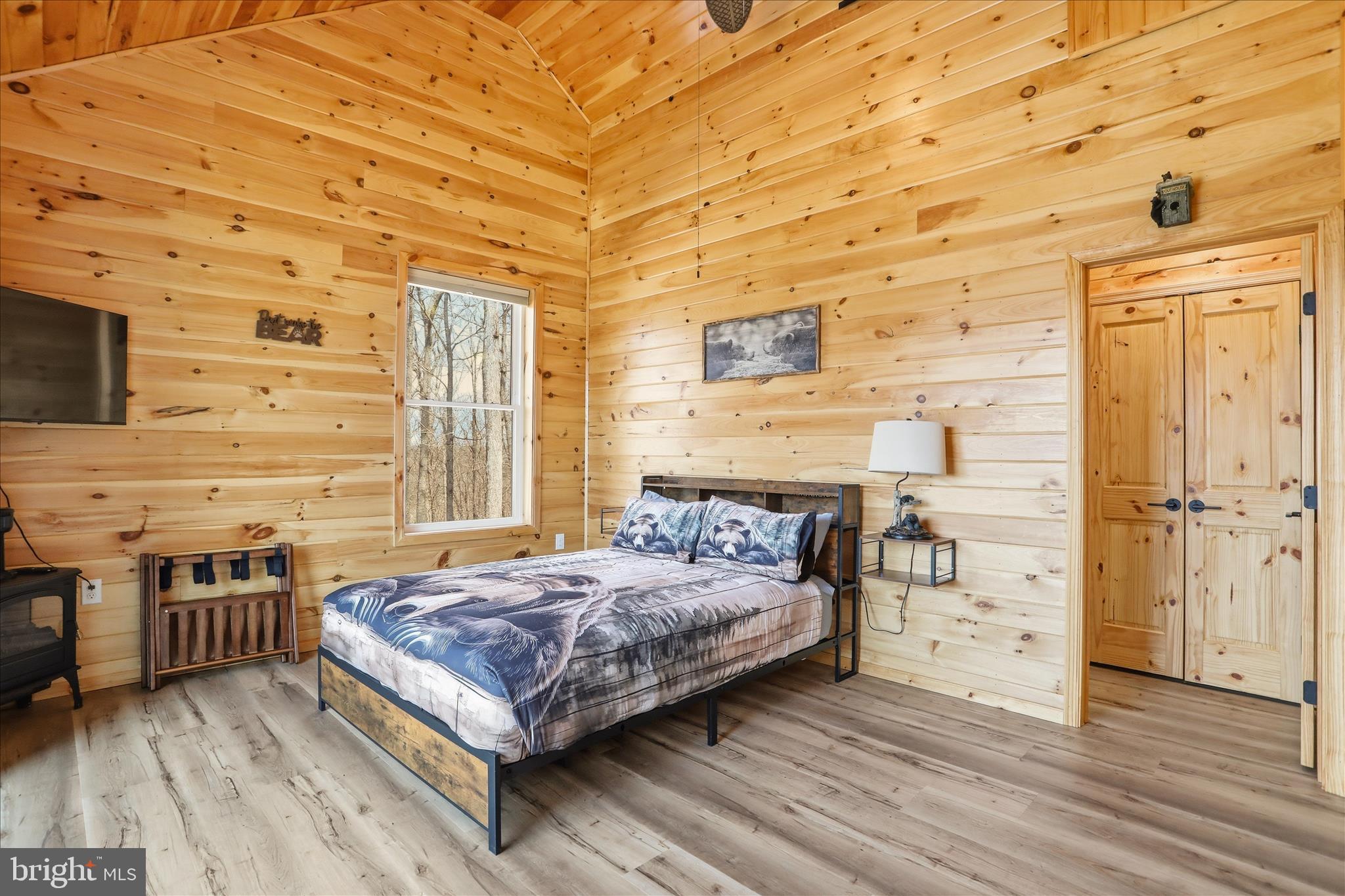 COLONIAL VILLAGE - Residential