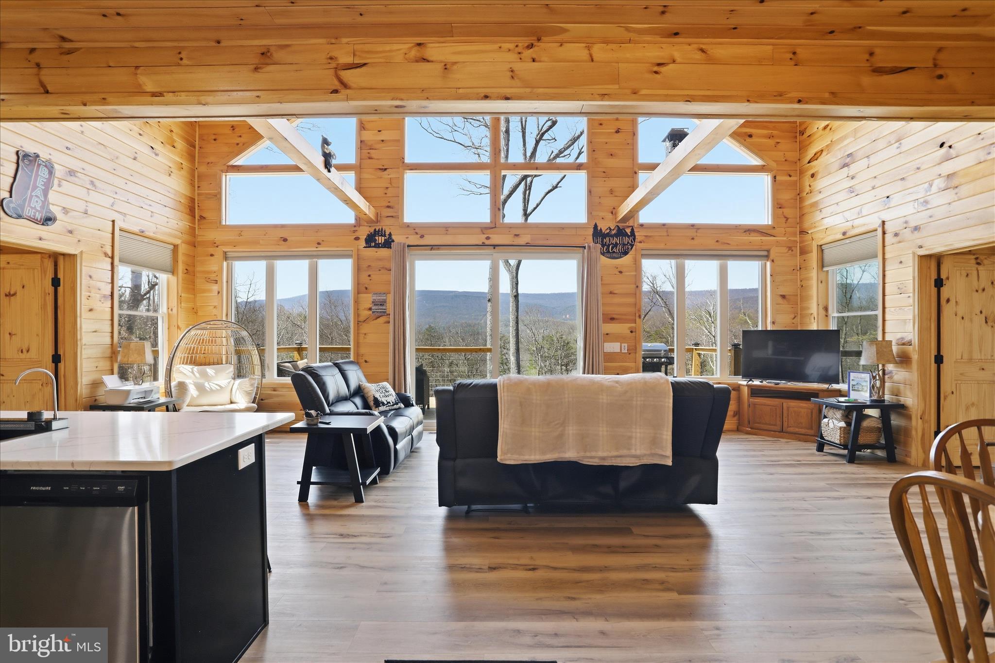 COLONIAL VILLAGE - Residential