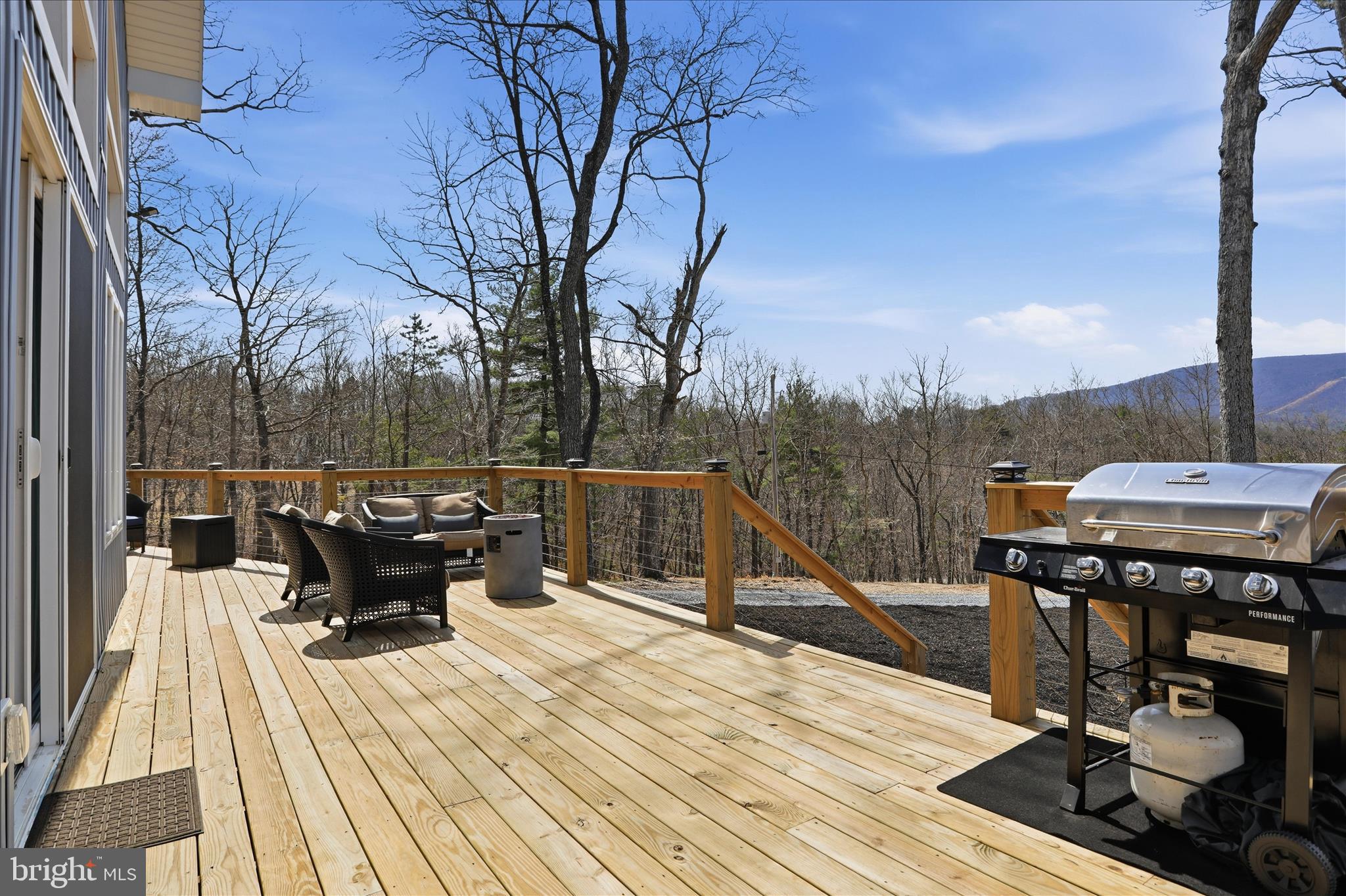 COLONIAL VILLAGE - Residential