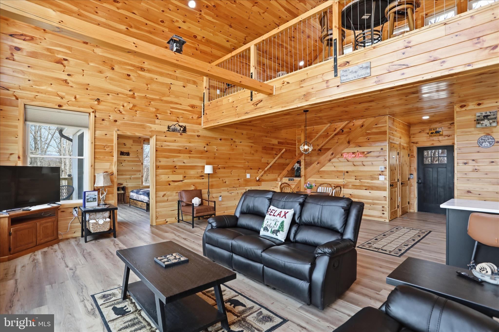 COLONIAL VILLAGE - Residential