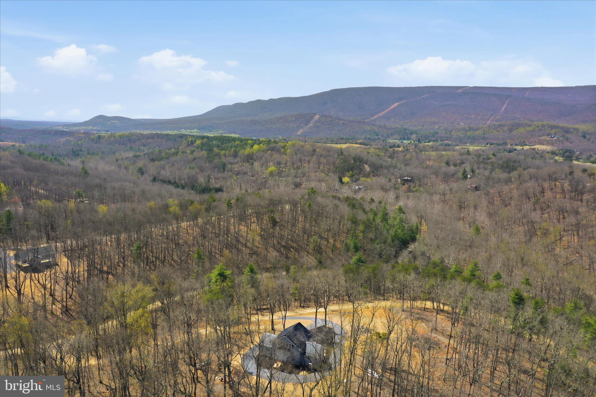 COLONIAL VILLAGE - Residential