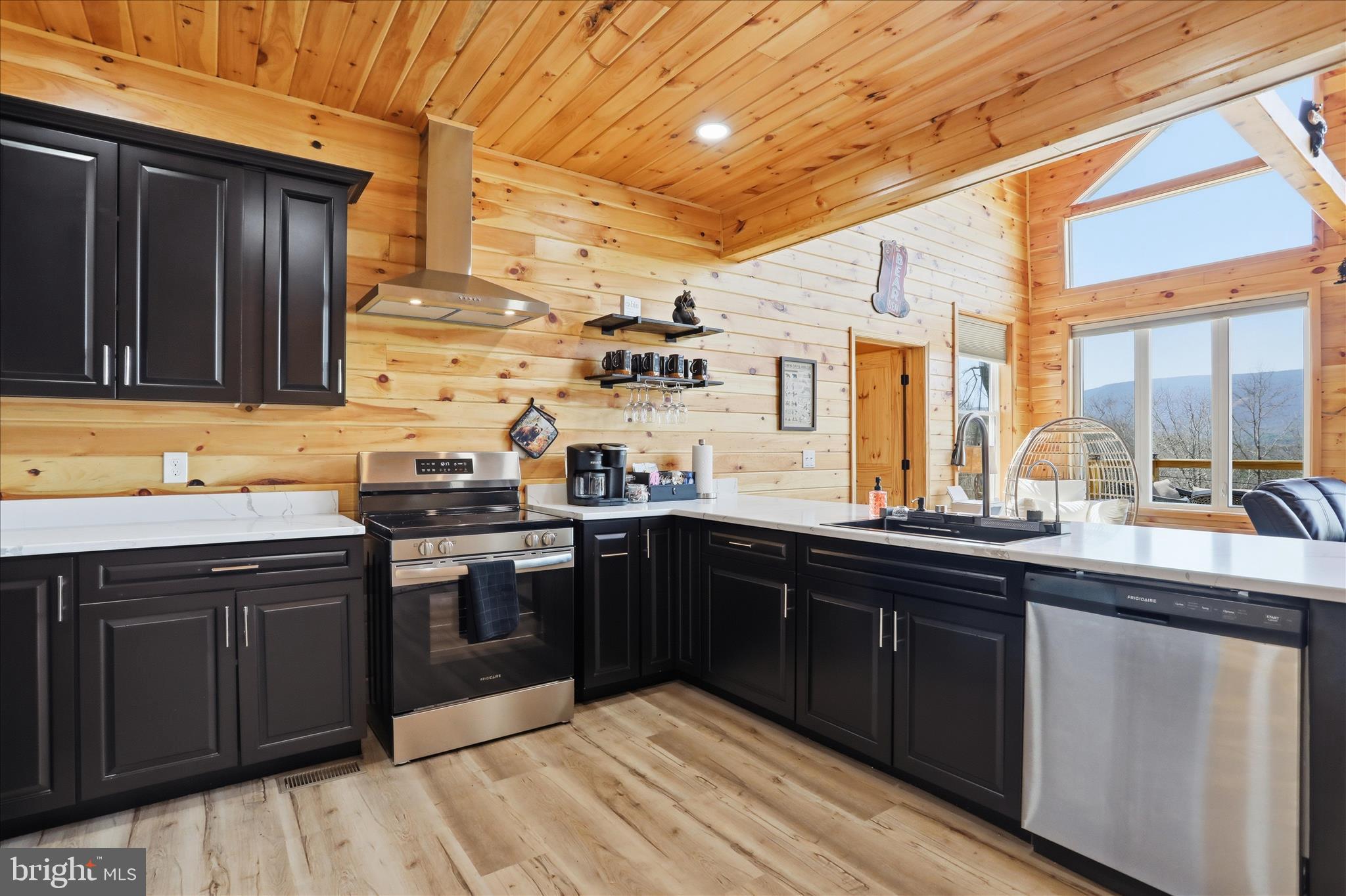 COLONIAL VILLAGE - Residential