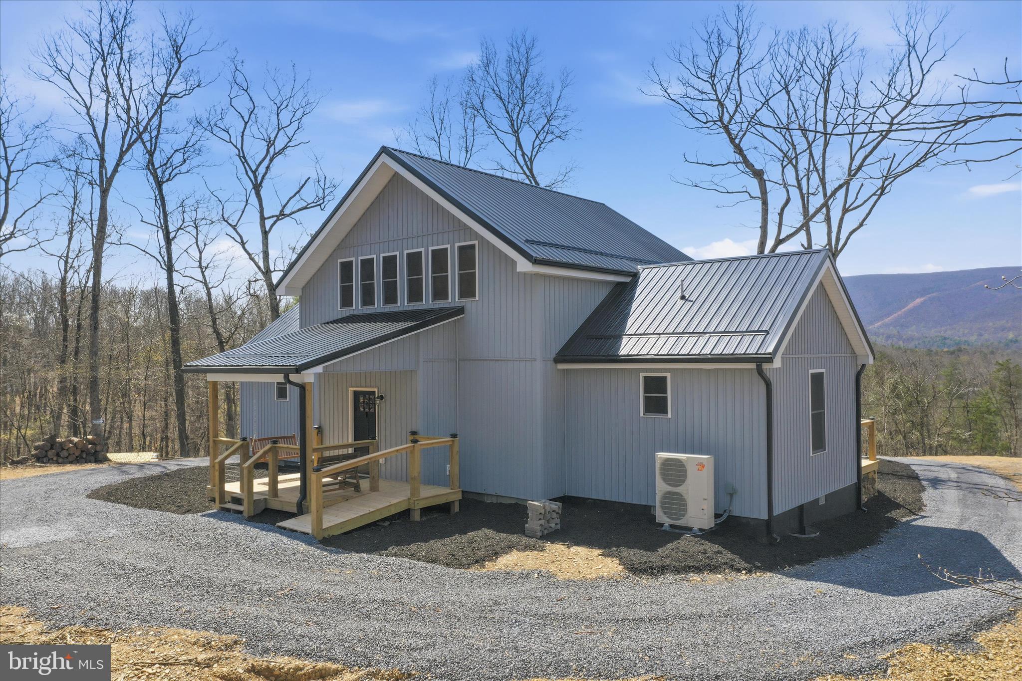 COLONIAL VILLAGE - Residential