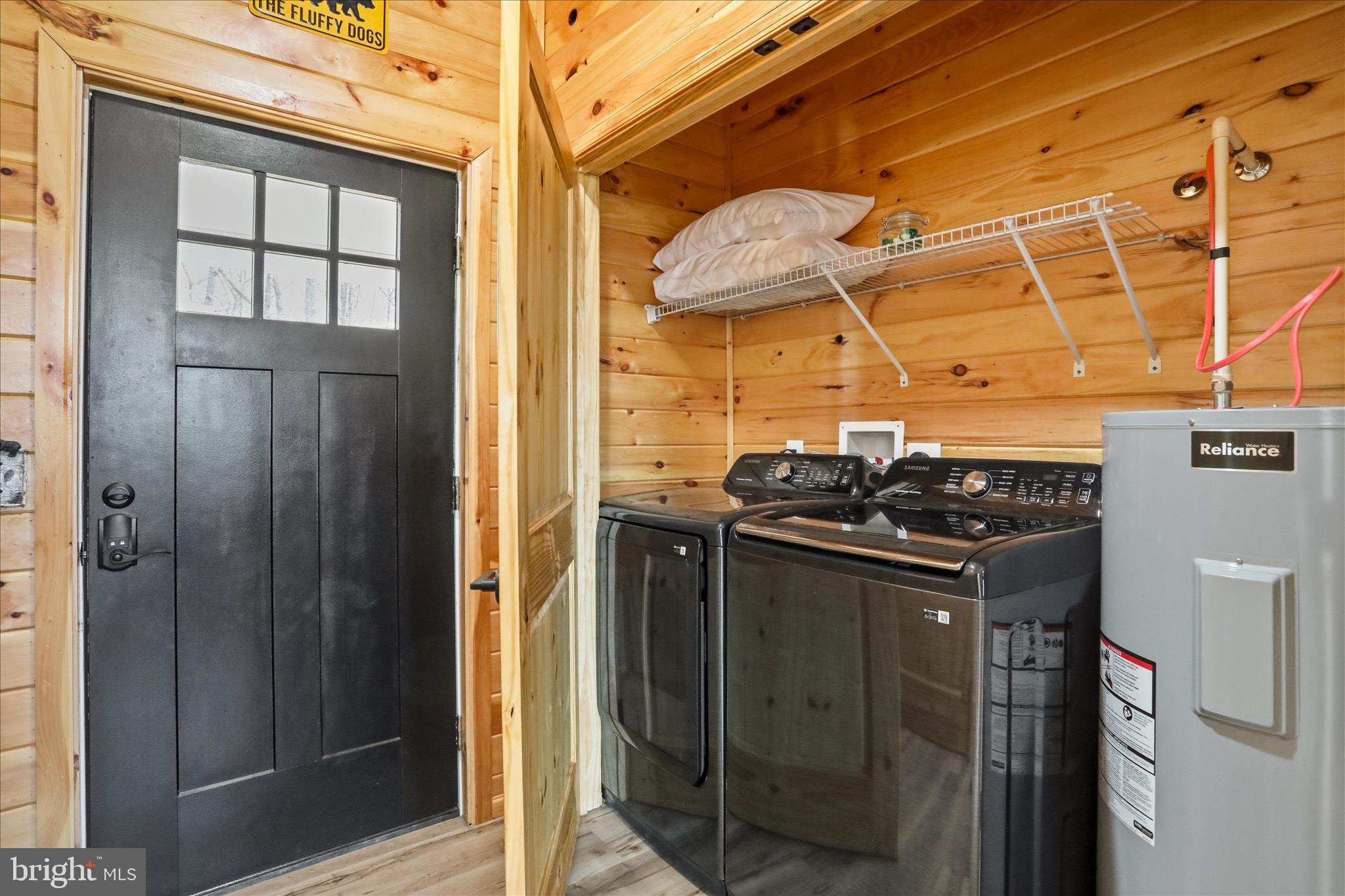 COLONIAL VILLAGE - Residential