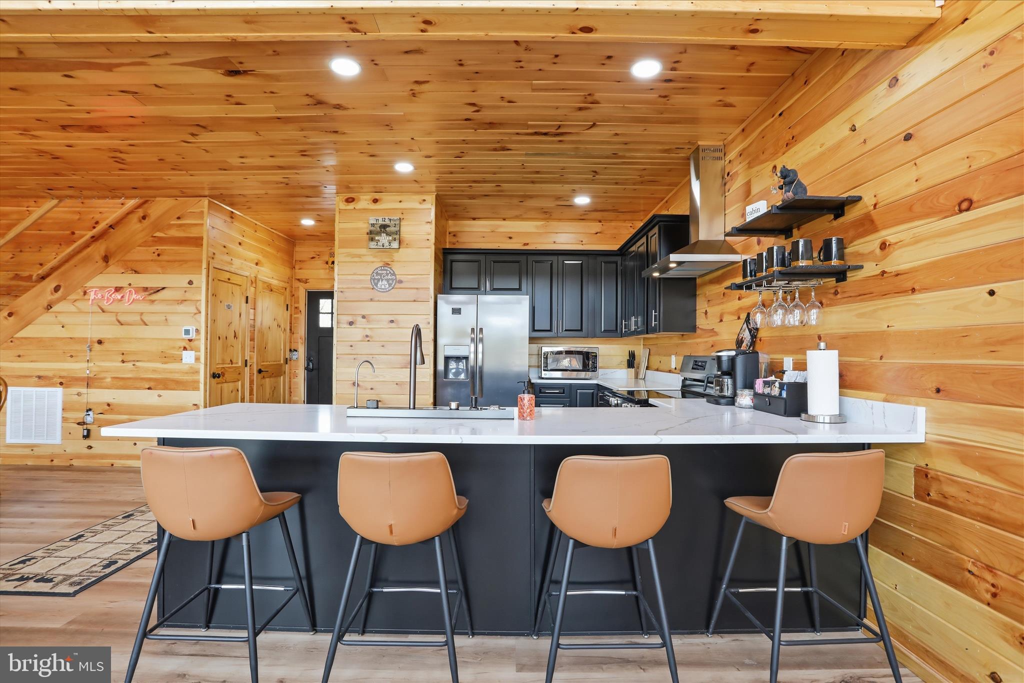 COLONIAL VILLAGE - Residential