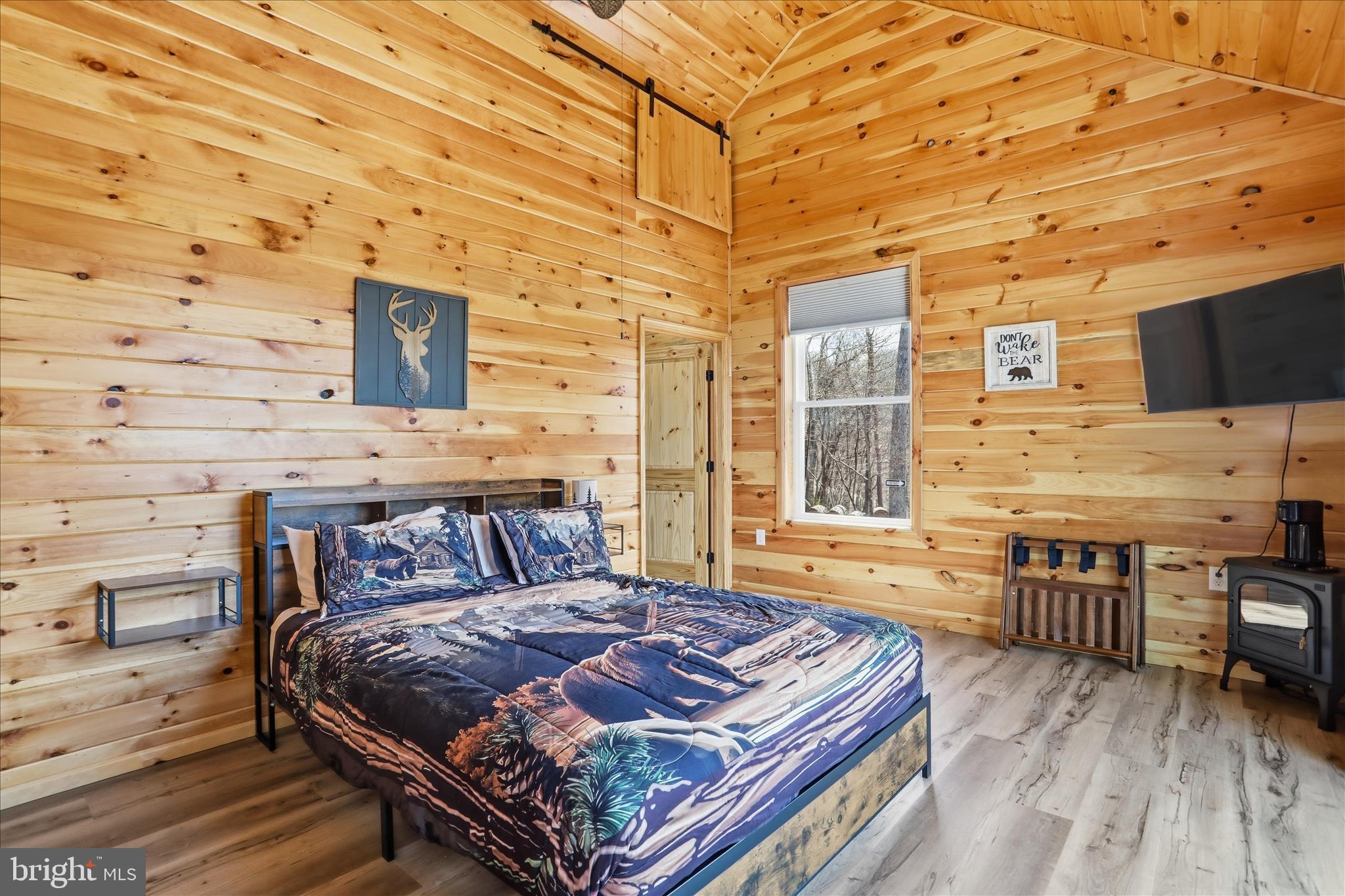 COLONIAL VILLAGE - Residential