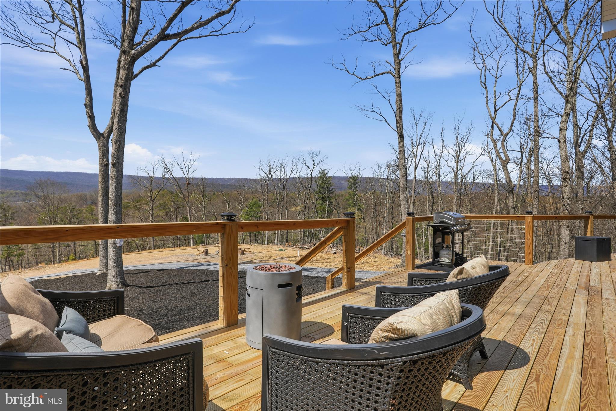 COLONIAL VILLAGE - Residential