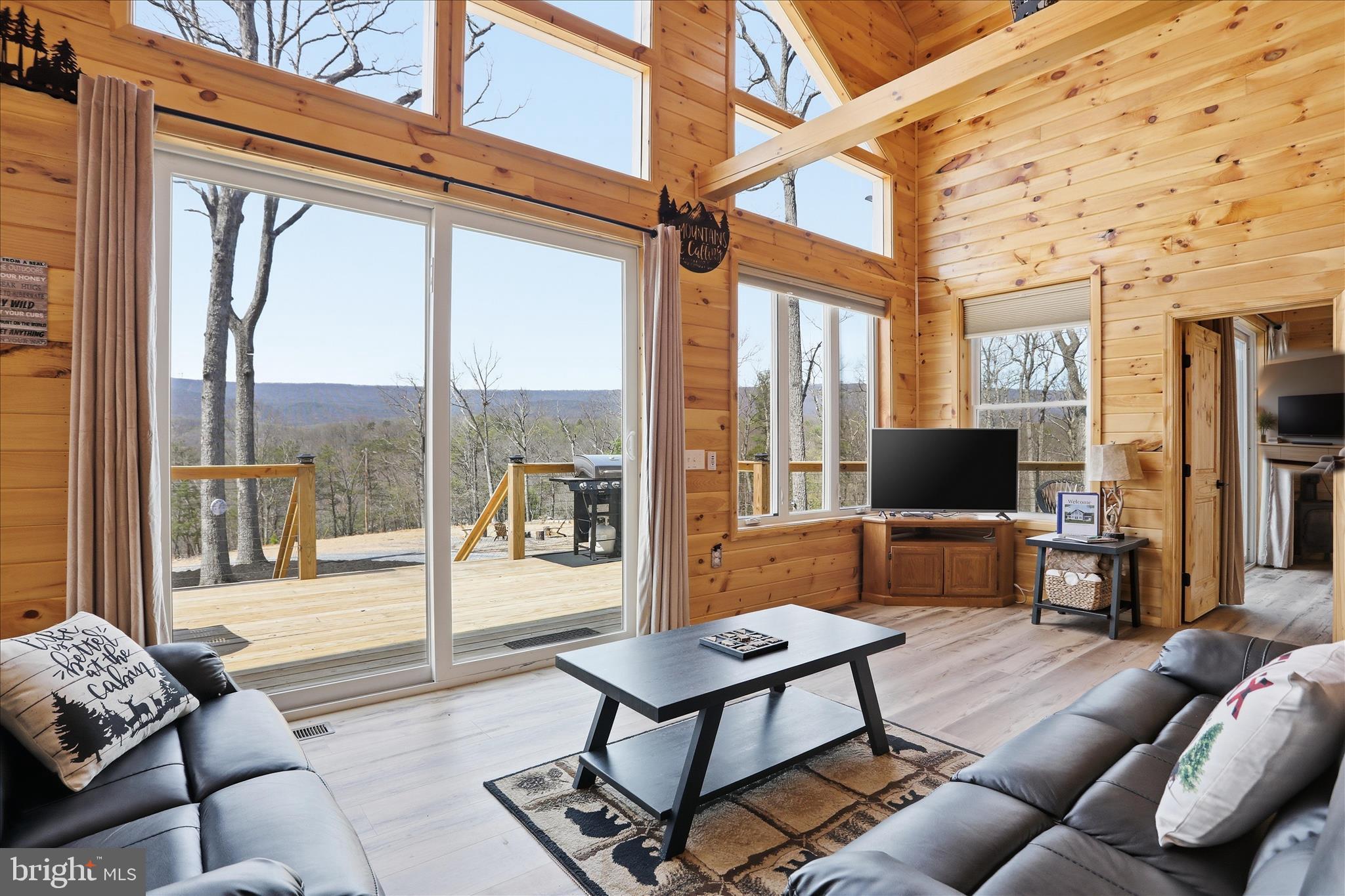 COLONIAL VILLAGE - Residential