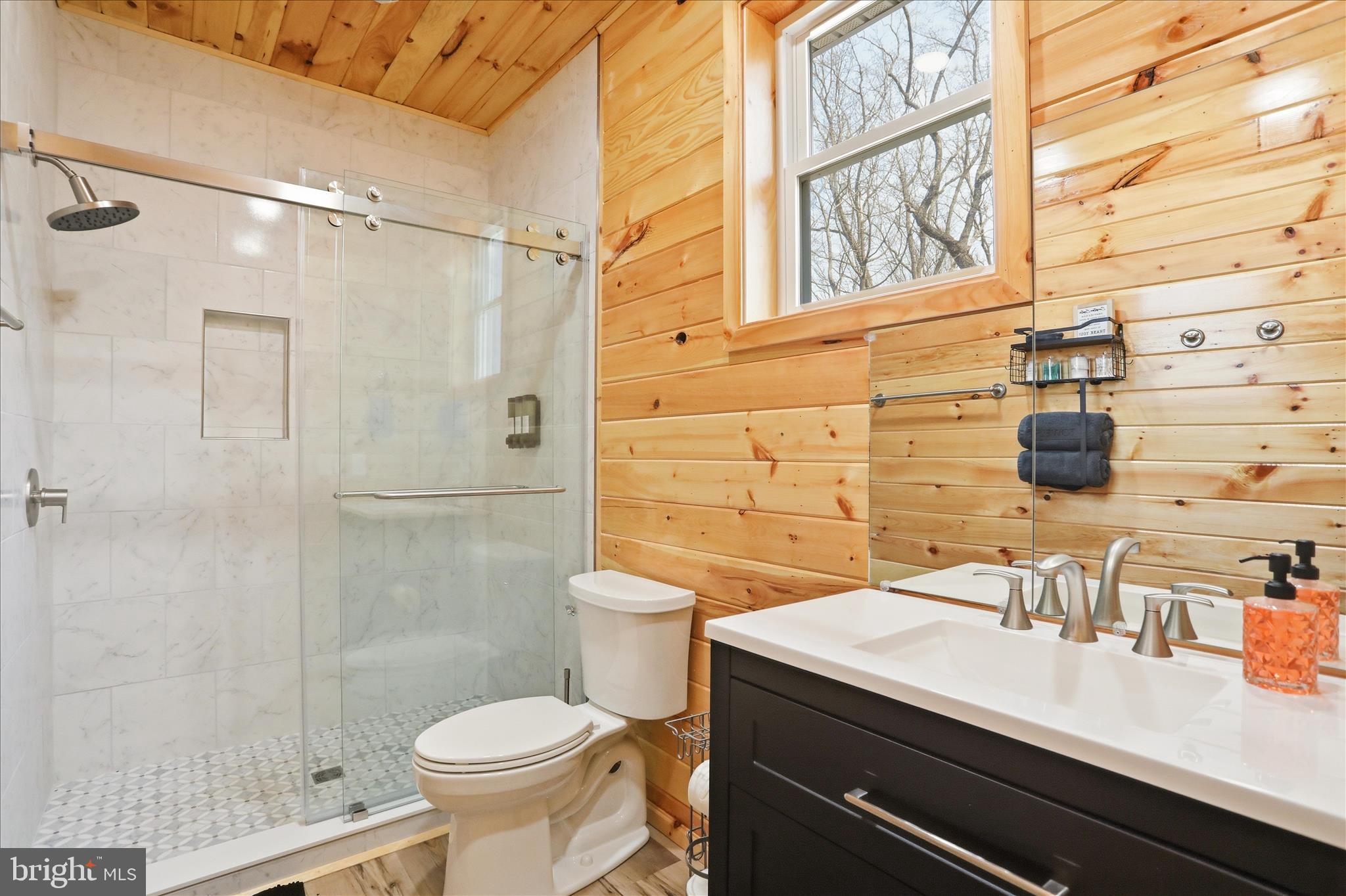 COLONIAL VILLAGE - Residential