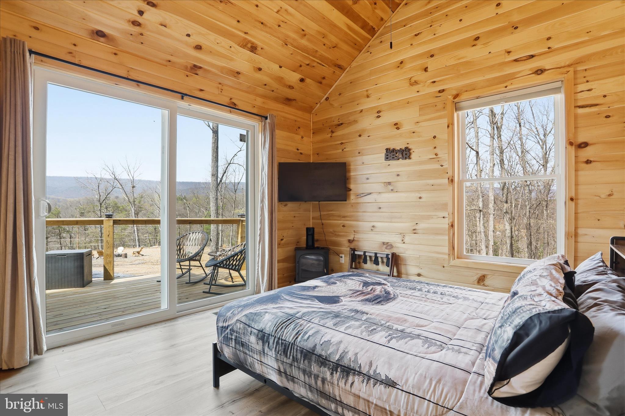 COLONIAL VILLAGE - Residential