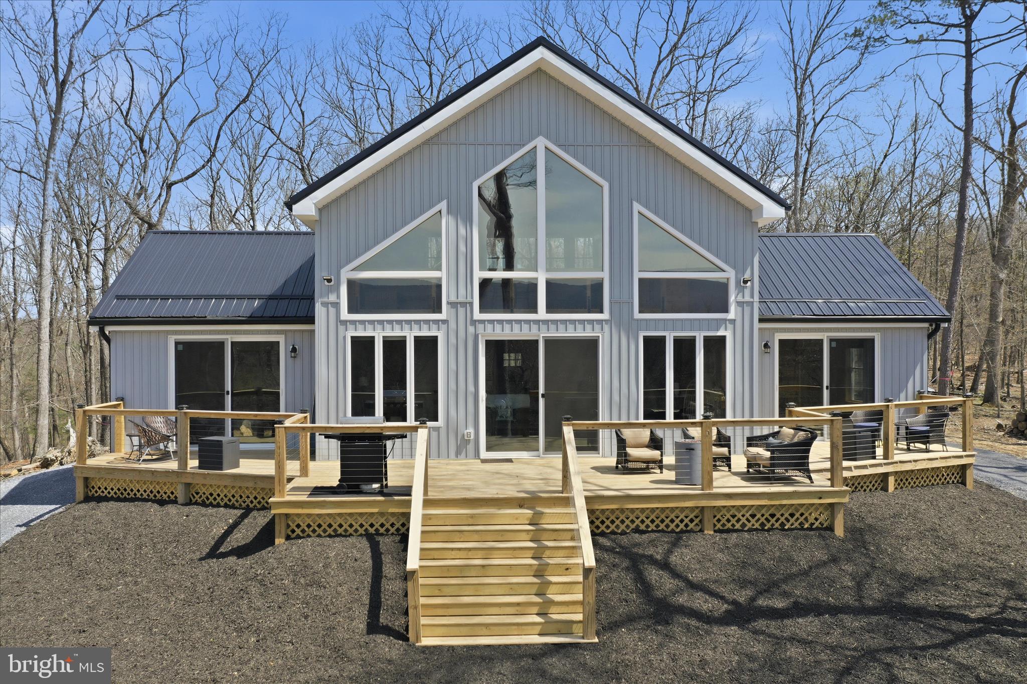 COLONIAL VILLAGE - Residential