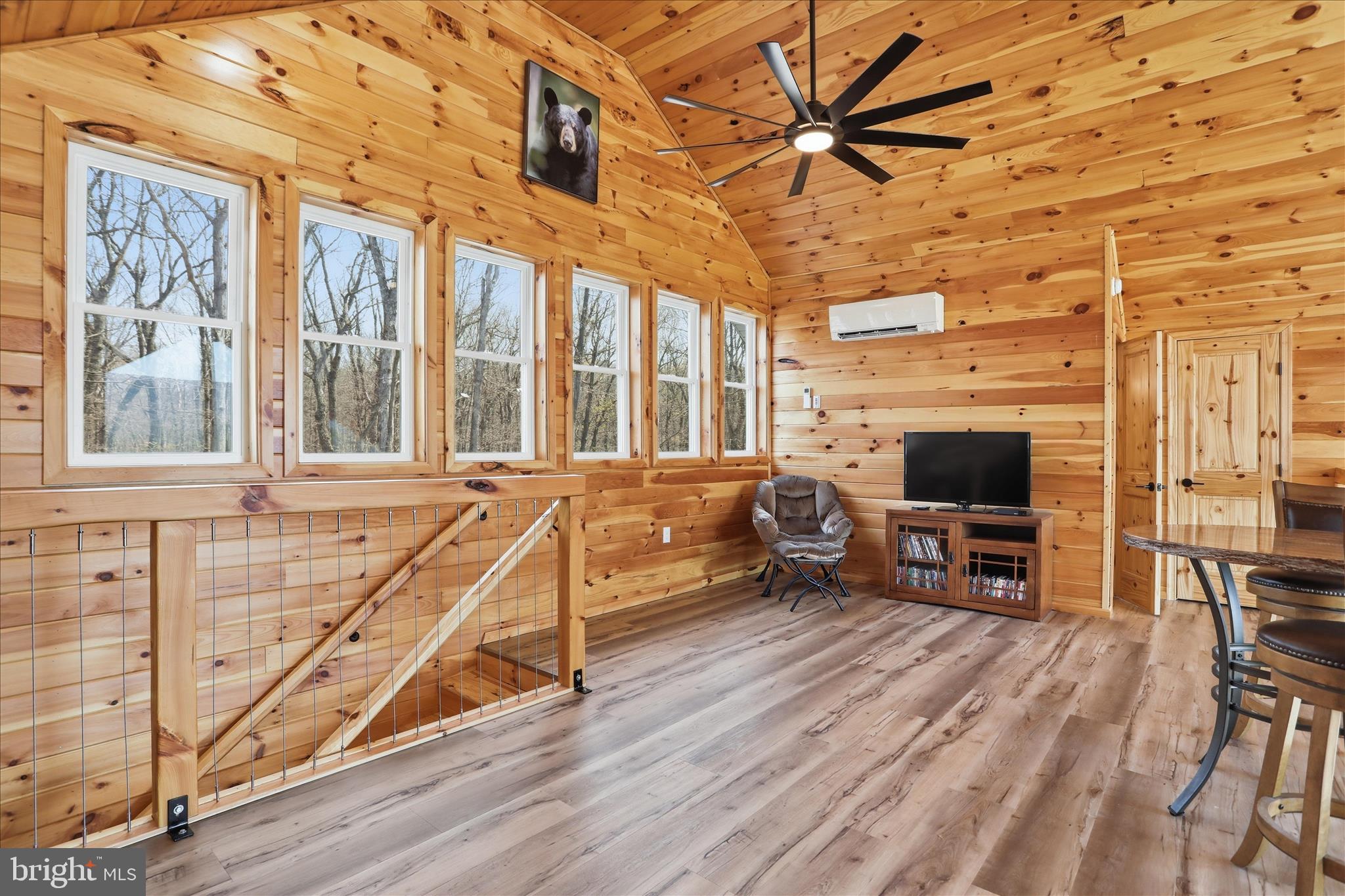 COLONIAL VILLAGE - Residential