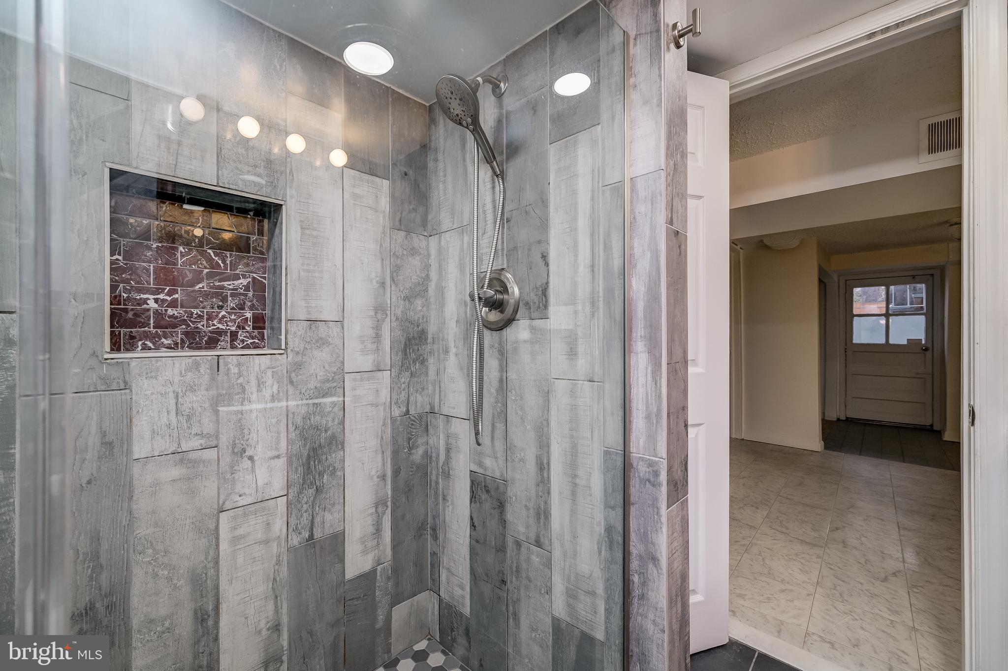 WHEATON WOODS - Residential