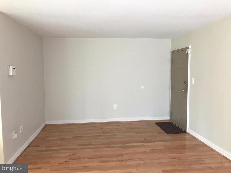 TWO BEDROOM UNIT RENOVATED IN 2006. More affordable than renting. In unit washer & dryer. Pantry. Hardwood floors. Outdoor pool / exercise room. Convenient access to the beltway, shopping and dining.