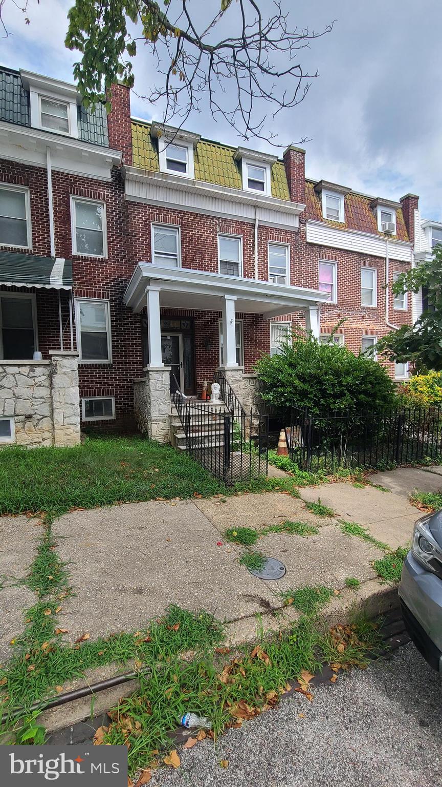 LARGE interior townhome with FOUR floors * Plenty of opportunity to use your imagination a create a great home * Detached garage * Complete Rehab!