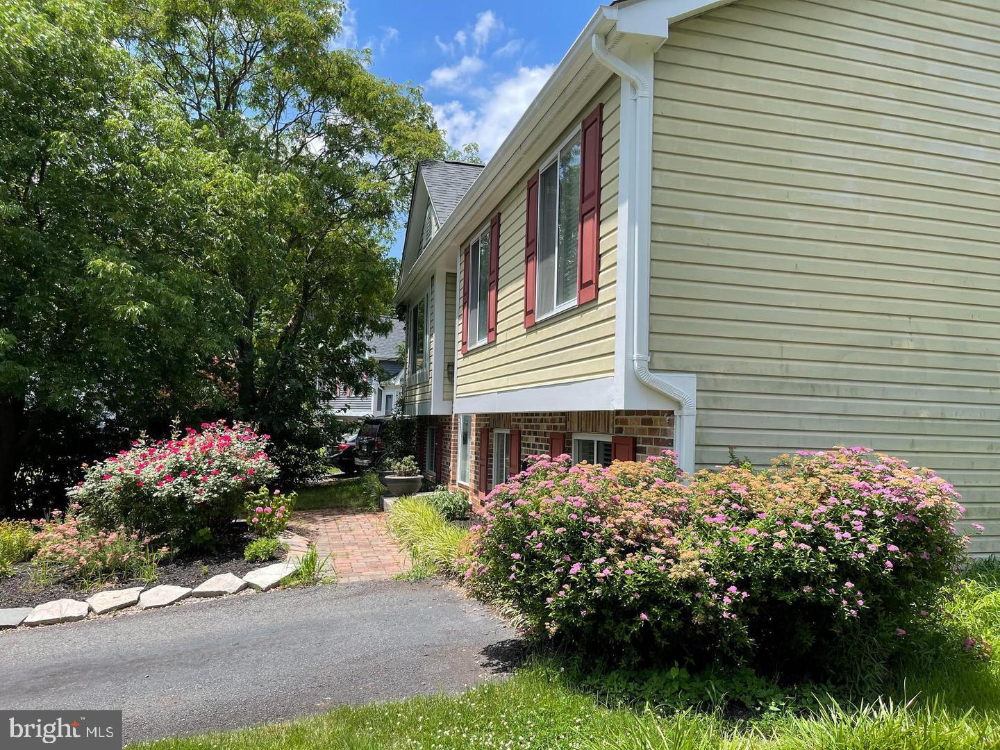 OWENS BROOKE - Residential Lease