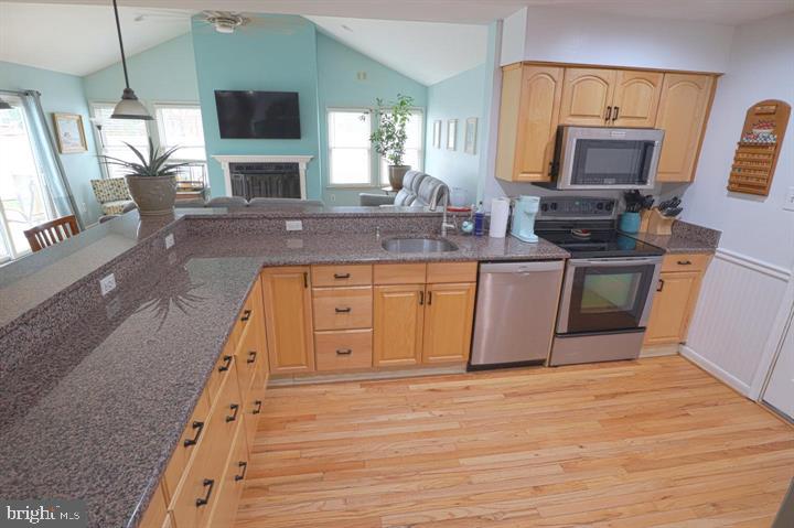 735 COTTONWOOD DRIVE
