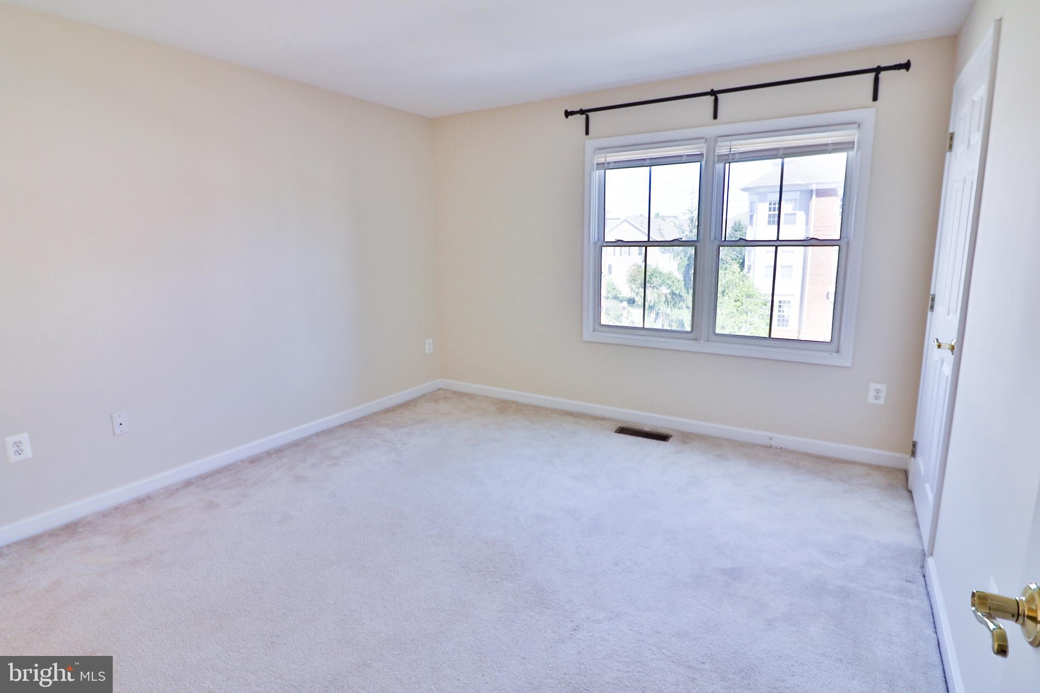 KING FARM VILLAGE CENTER - Residential Lease