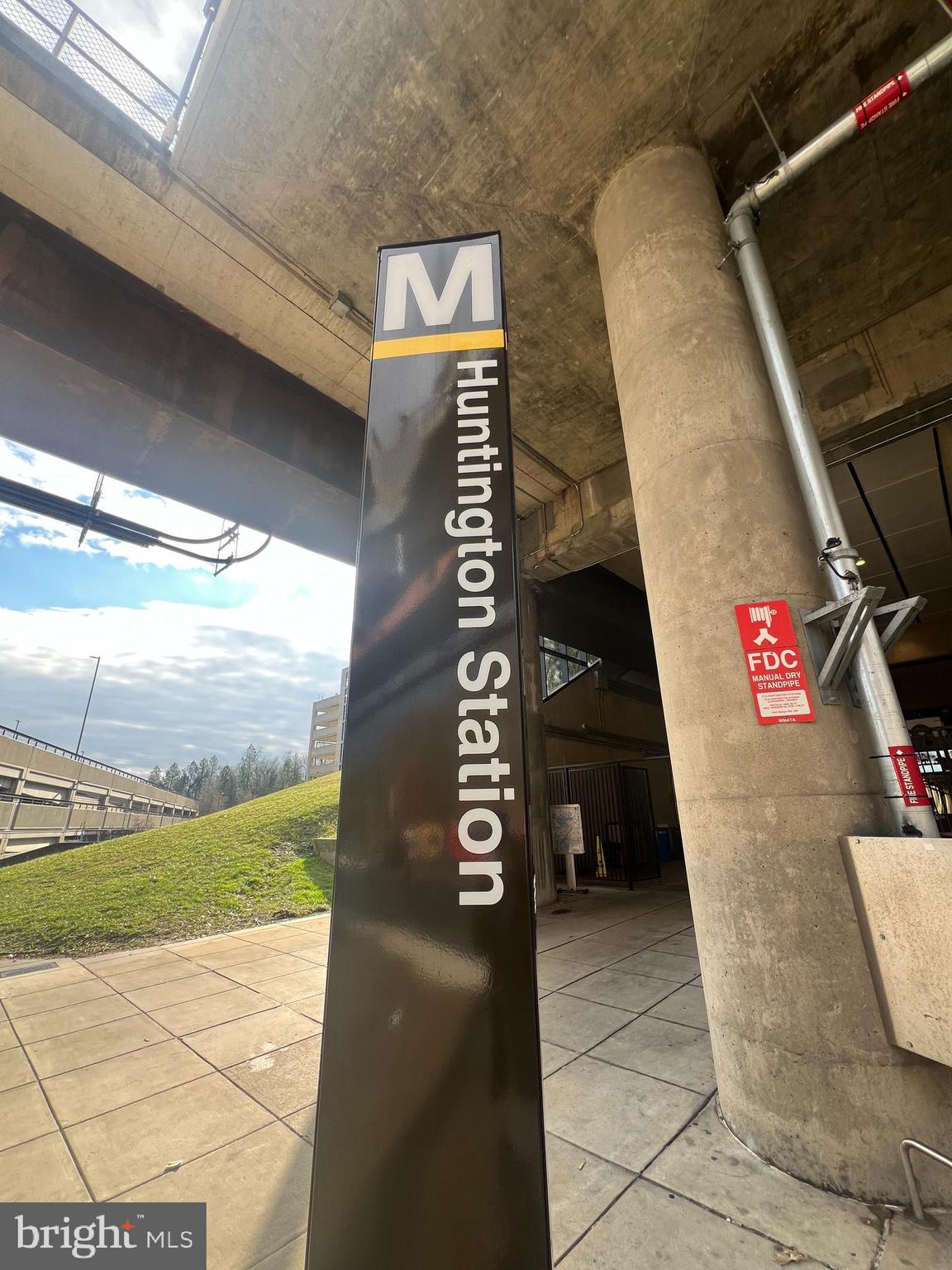 HUNTINGTON - Residential Lease