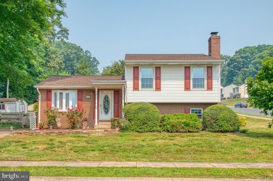 Welcome to this charming split-level property located in the desirable Laurel Valley neighborhood. This well-maintained home features three spacious bedrooms and two modern bathrooms, providing ample space for comfortable living. As you enter the home, you'll immediately notice the seamless flow between the living, dining, and kitchen areas. This open layout creates a welcoming and inviting atmosphere, perfect for entertaining guests or enjoying quality time with family. The kitchen is adorned with stylish display cabinetry, offering a blend of functionality and aesthetic appeal. A convenient breakfast bar is available, ideal for quick meals or casual dining, while the adjacent dining area provides a more formal space for gatherings. Natural light pours in through the windows, accentuating the beauty of the interior and creating a bright and airy ambiance throughout. The vaulted ceiling adds an extra touch of elegance and spaciousness, enhancing the overall charm of the home. The primary bedroom boasts a desirable feature—an expansive walk-in closet, providing plenty of storage space for your wardrobe and personal belongings. It's a private retreat where you can relax and unwind after a long day. The lower level of this split-level property offers a comfortable family room, providing an additional area to relax, watch movies, or spend quality time with loved ones. With its cozy atmosphere, it's a great space for various activities. Step outside onto the deck or patio, where you can enjoy outdoor dining, host barbecues, or simply bask in the fresh air. The fenced backyard offers additional privacy and security complete with a shed, providing extra storage for outdoor equipment, tools, or seasonal items. This split-level property in Laurel Valley offers a harmonious blend of comfort, style, and functionality. Its open layout, natural light, vaulted ceiling, and well-designed features make it an exceptional place to call home.