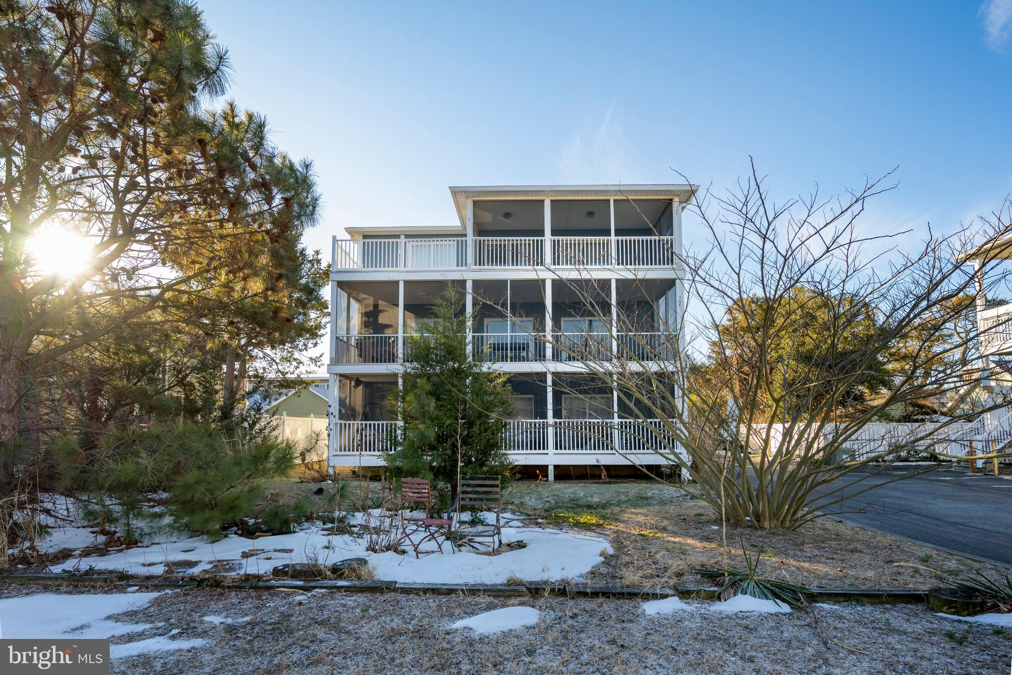 24 VANDYKE STREET B