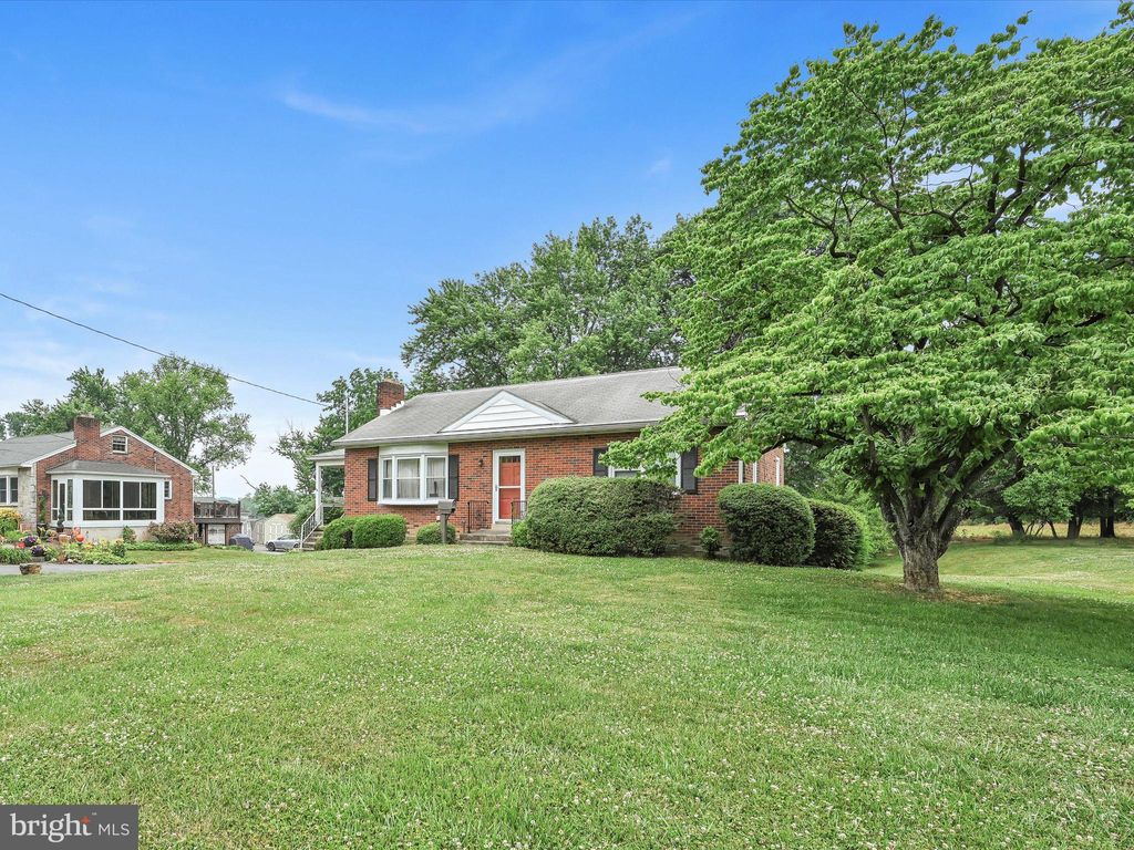 Photo of 408 MILLERSVILLE RD, LANCASTER, PA 17603 (MLS # PALA2036256)