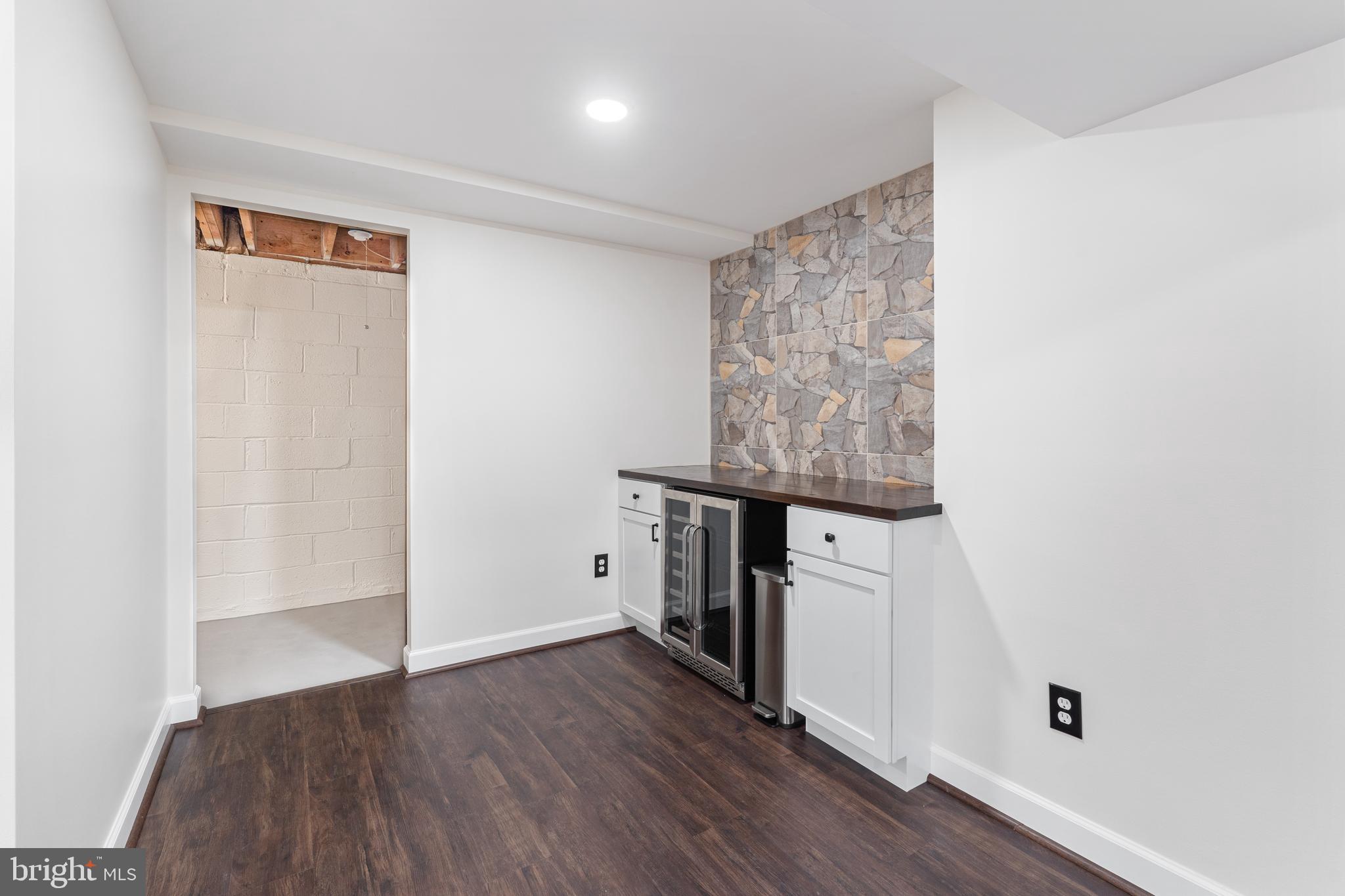 WOODBRIDGE VALLEY - Residential