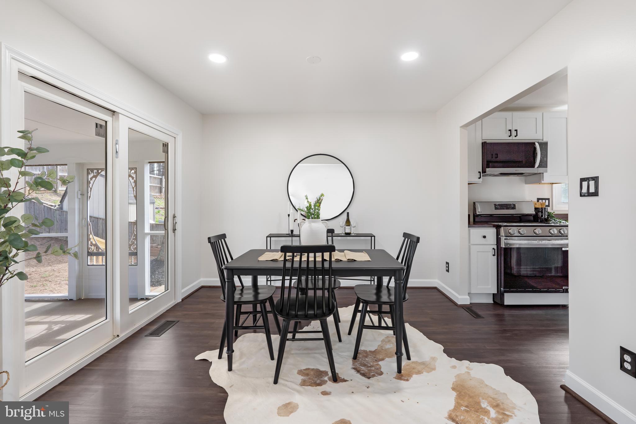 WOODBRIDGE VALLEY - Residential