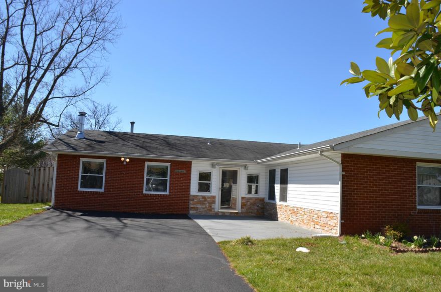 Welcome Home- Well Maintained One Level Rambler (Briarwood) 3 Bedrooms, 2 Full Bath in a Fantastic Neighborhood. Hardwood Flooring throughout, Marble/Granite in updated kitchen/bathrooms, Foyer, Pantry, Large Paved Driveway, 6-Foot Fenced Backyard and much more. Greenbriar West School Boundary, NO HOA. Conveniently located on a Quiet Street, walk to schools, shop/restaurants, A MUST SEE!!