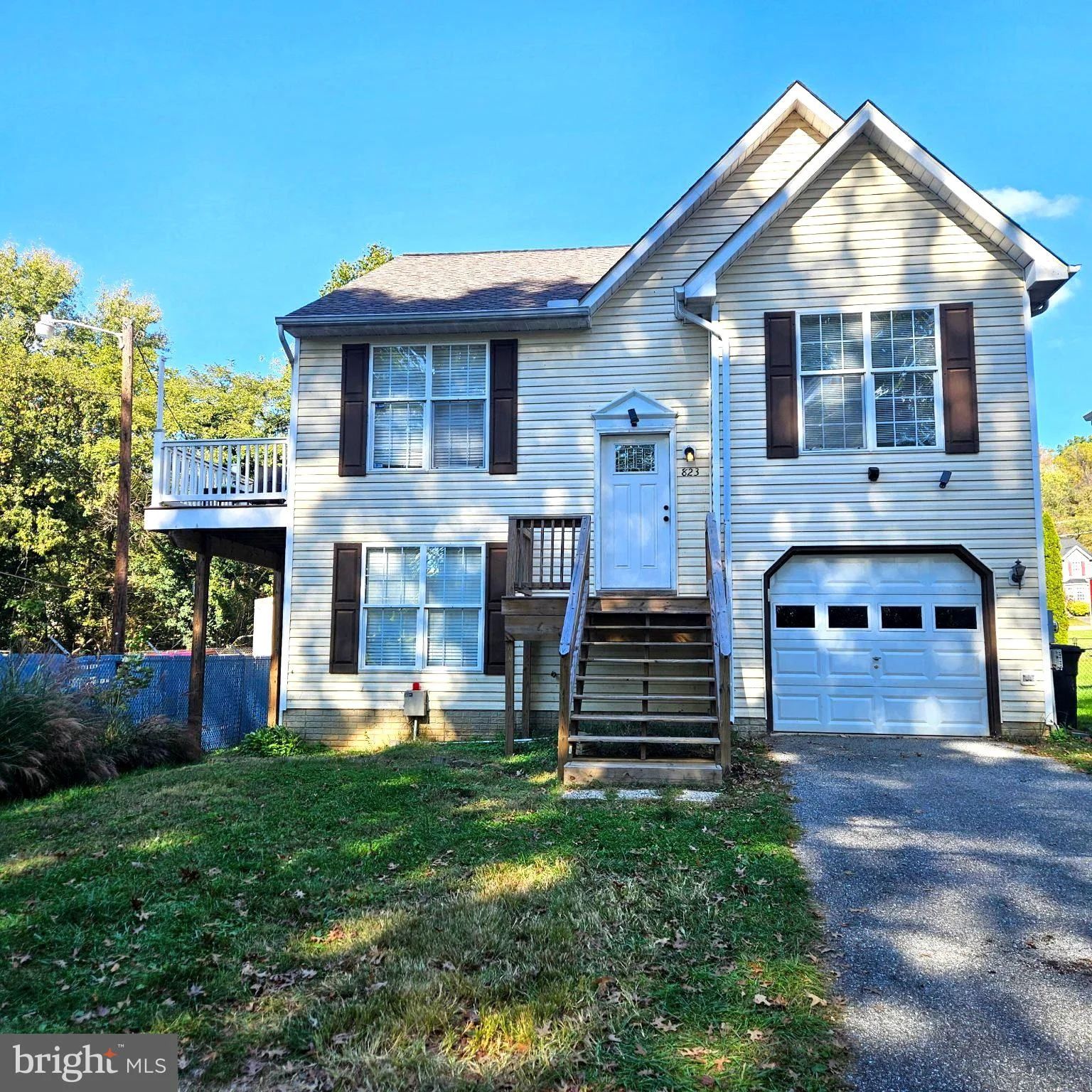 823 W Potomac Street
