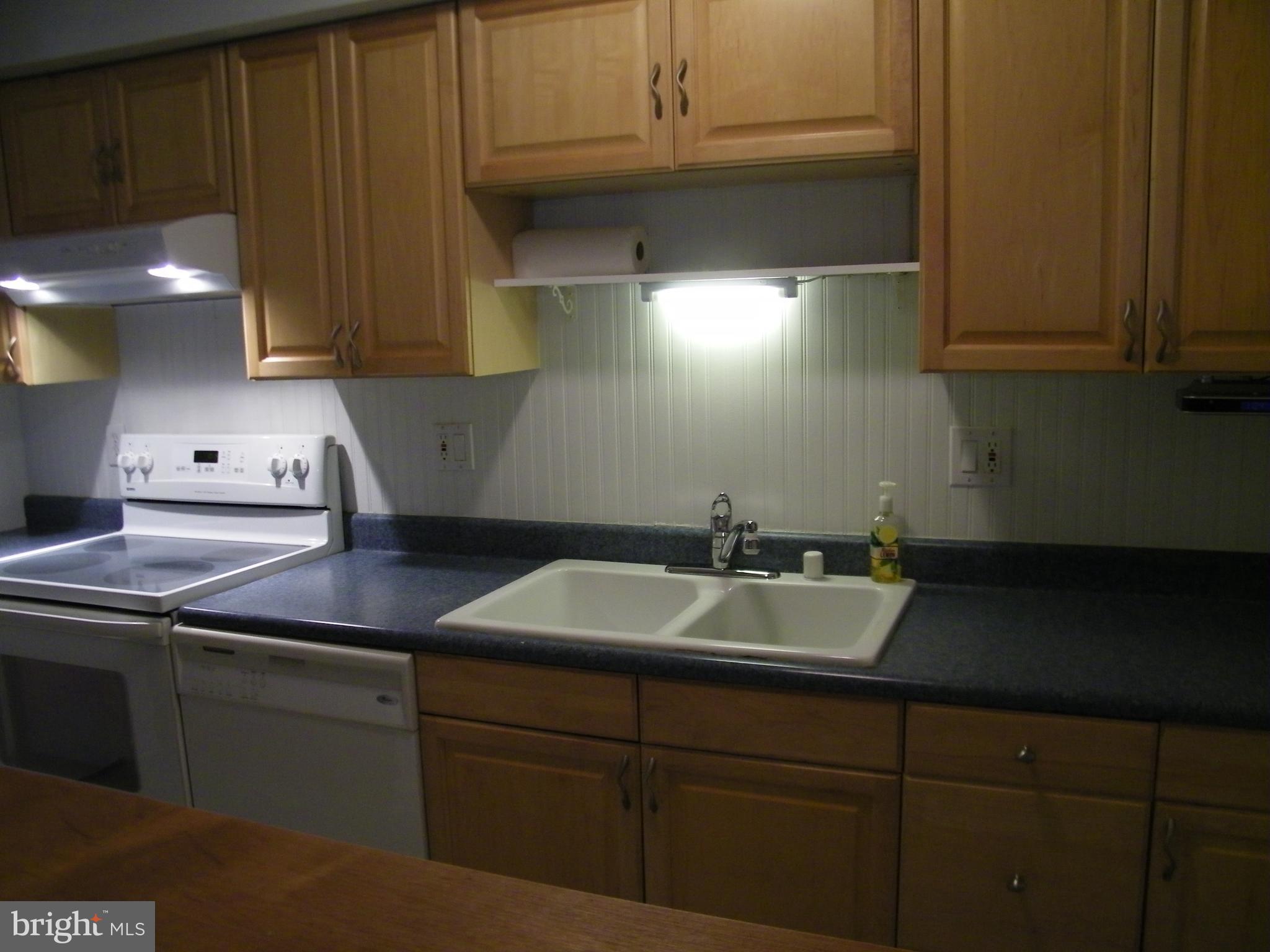 DEEP CREEK COMMONS - Residential Lease