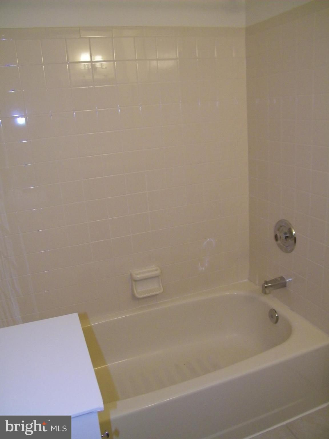 DEEP CREEK COMMONS - Residential Lease