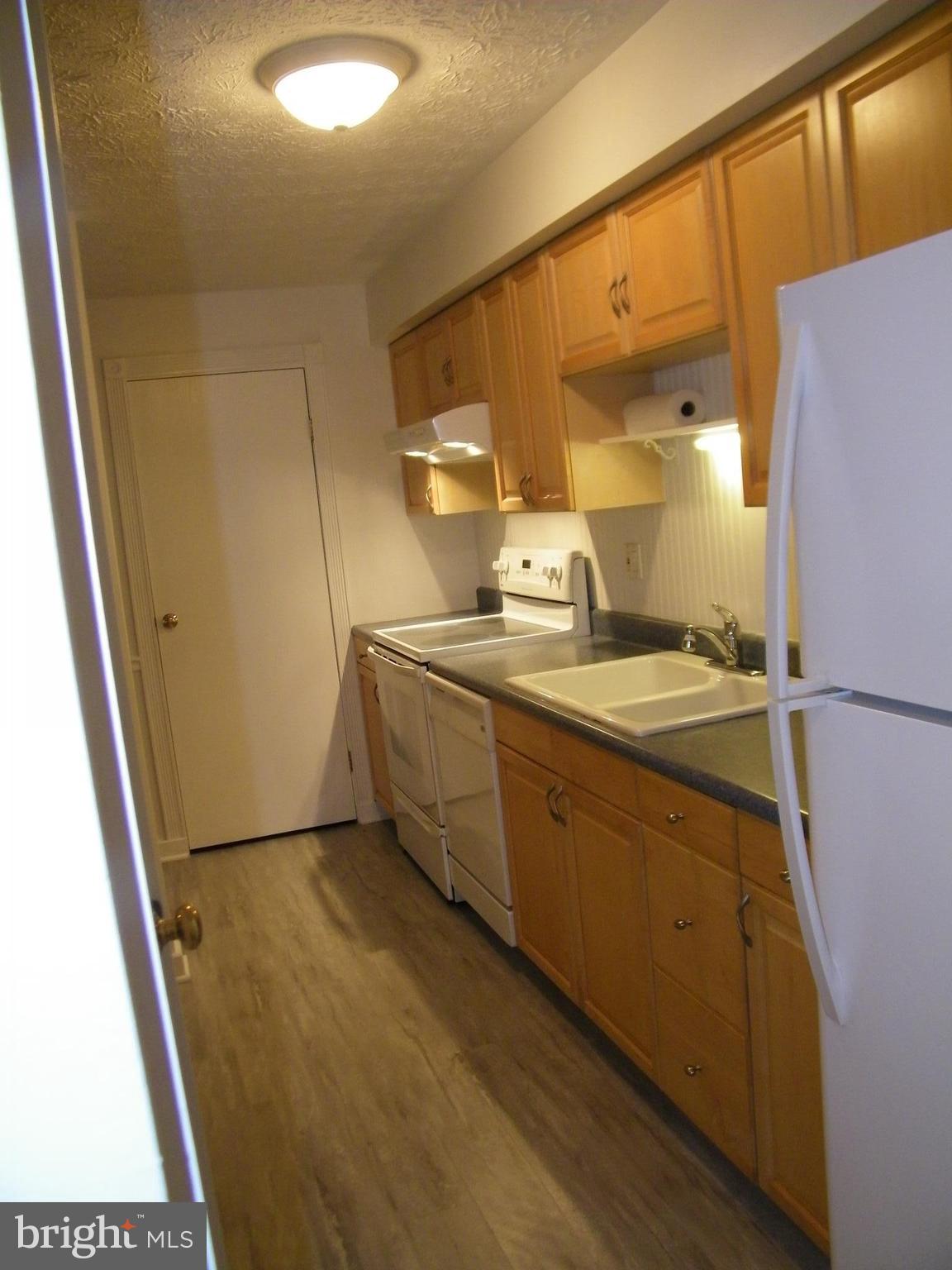 DEEP CREEK COMMONS - Residential Lease