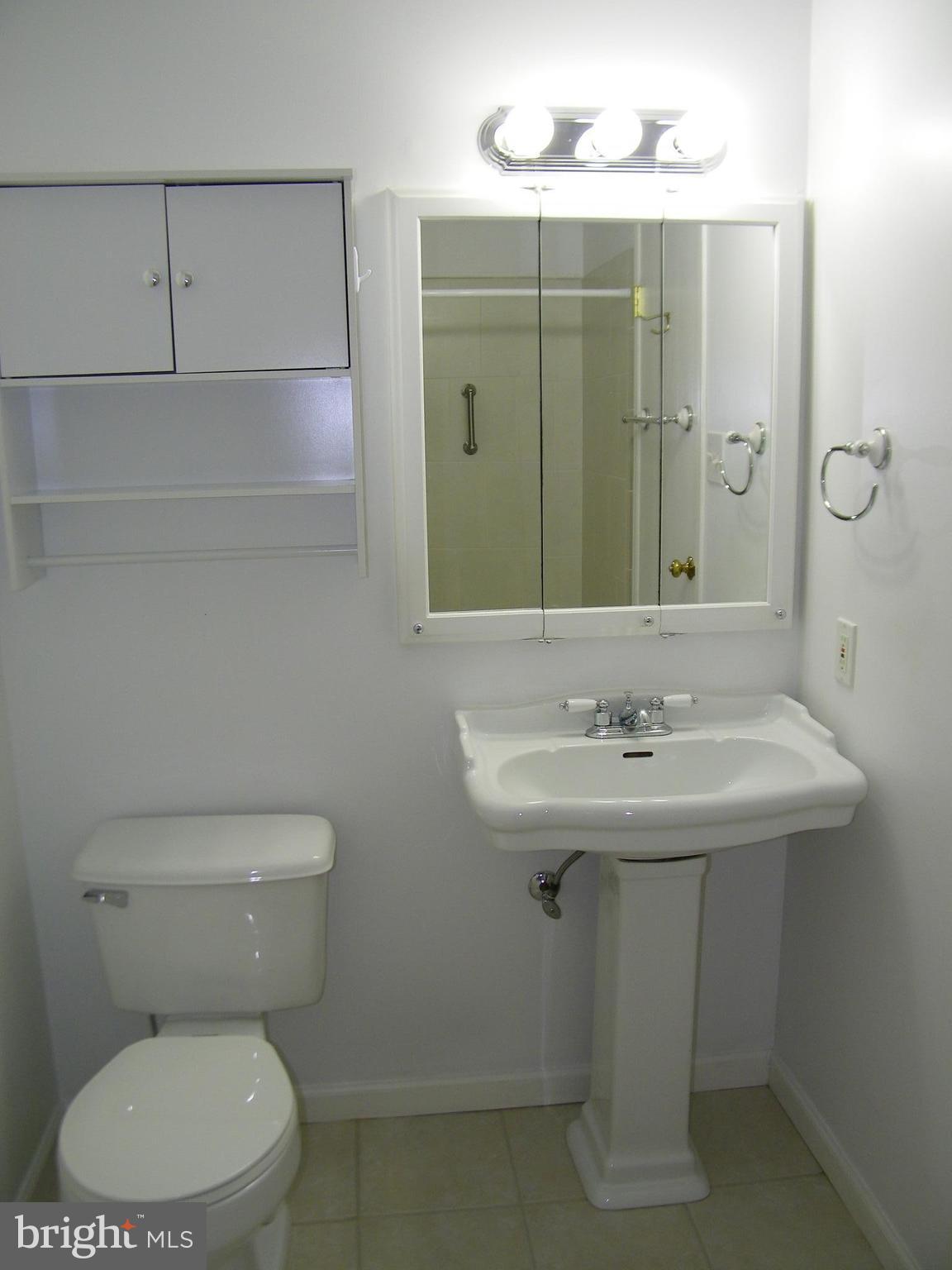 DEEP CREEK COMMONS - Residential Lease