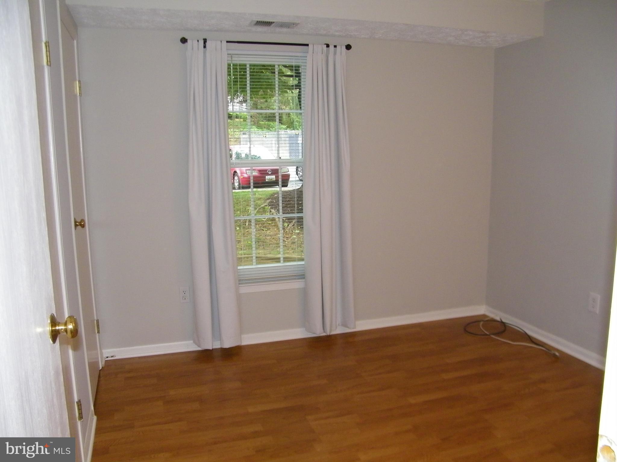 DEEP CREEK COMMONS - Residential Lease