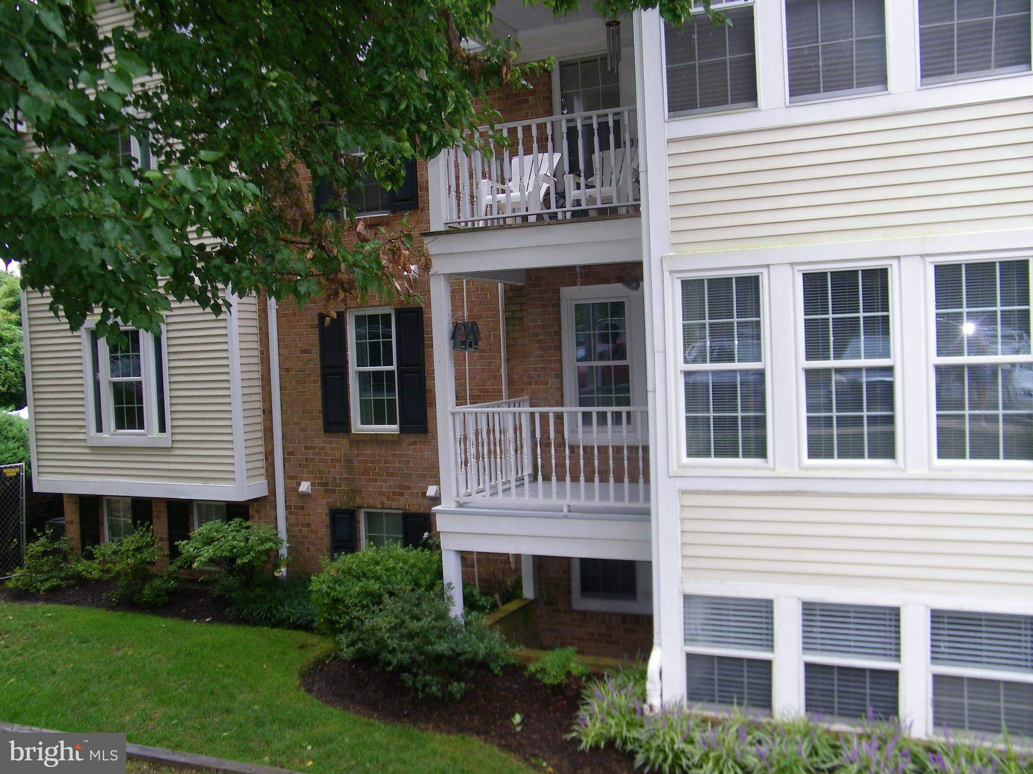 DEEP CREEK COMMONS - Residential Lease