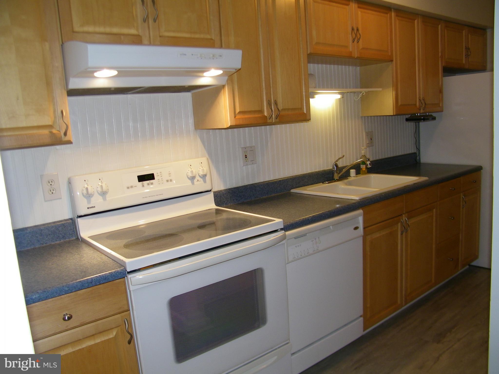 DEEP CREEK COMMONS - Residential Lease