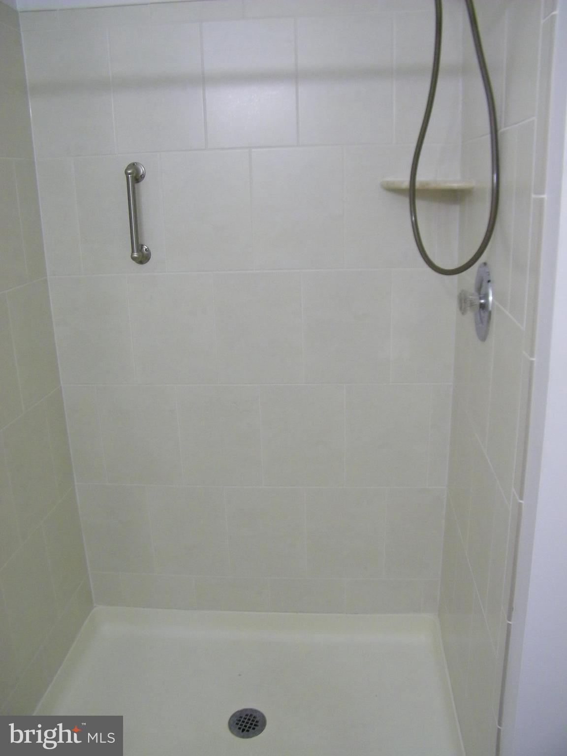 DEEP CREEK COMMONS - Residential Lease